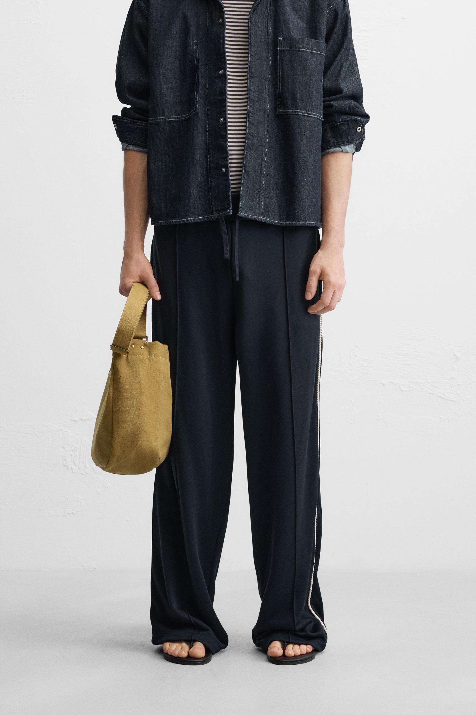 CONTRAST JOGGER PANTS Product Image