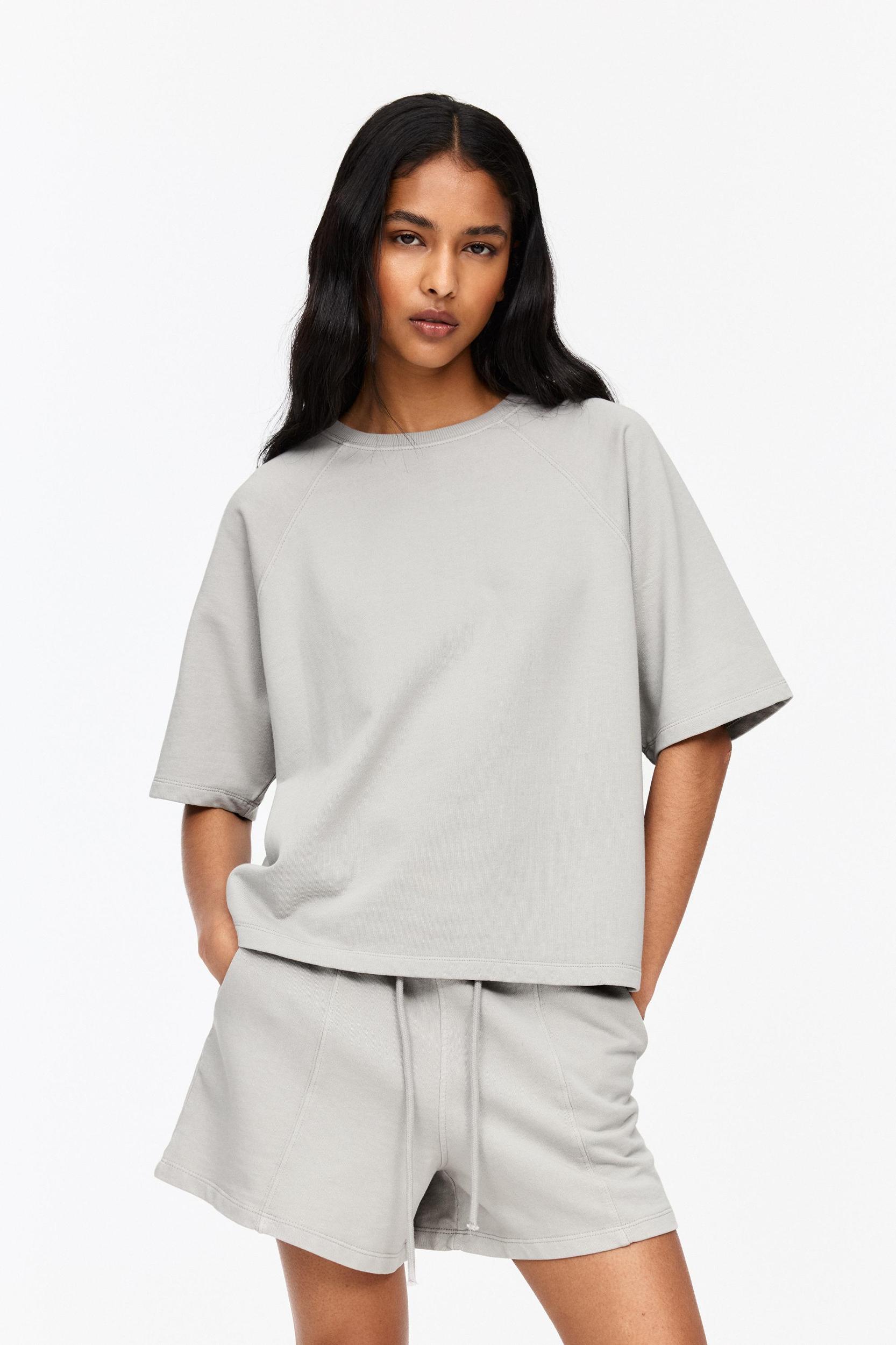 Short raglan sleeve sweatshirt Product Image