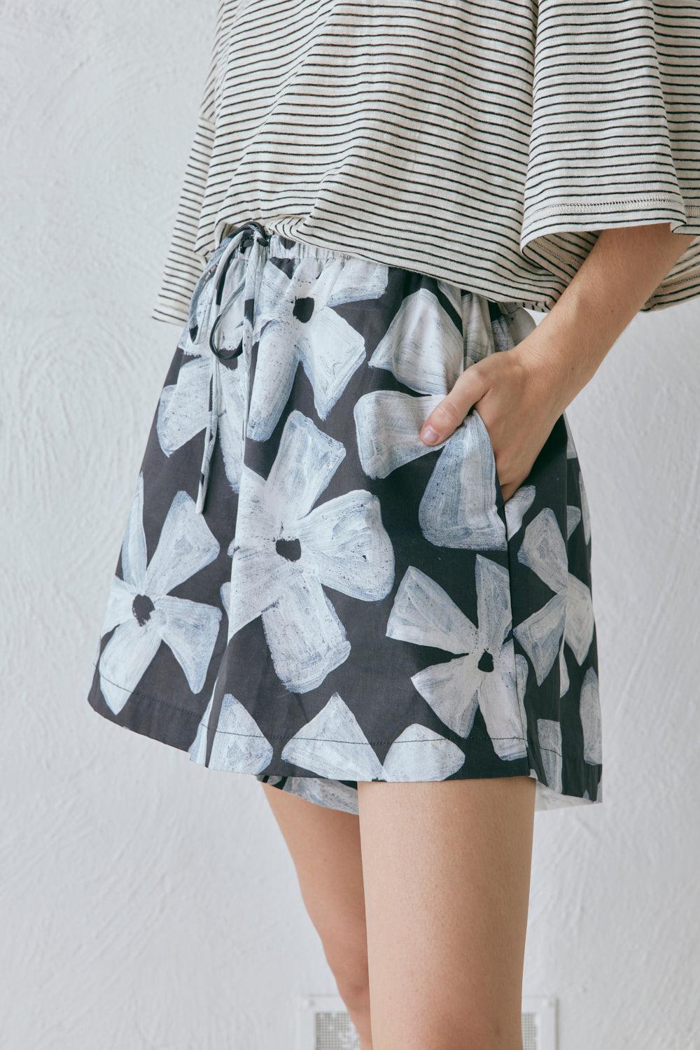 Annika Shorts Fiore Product Image