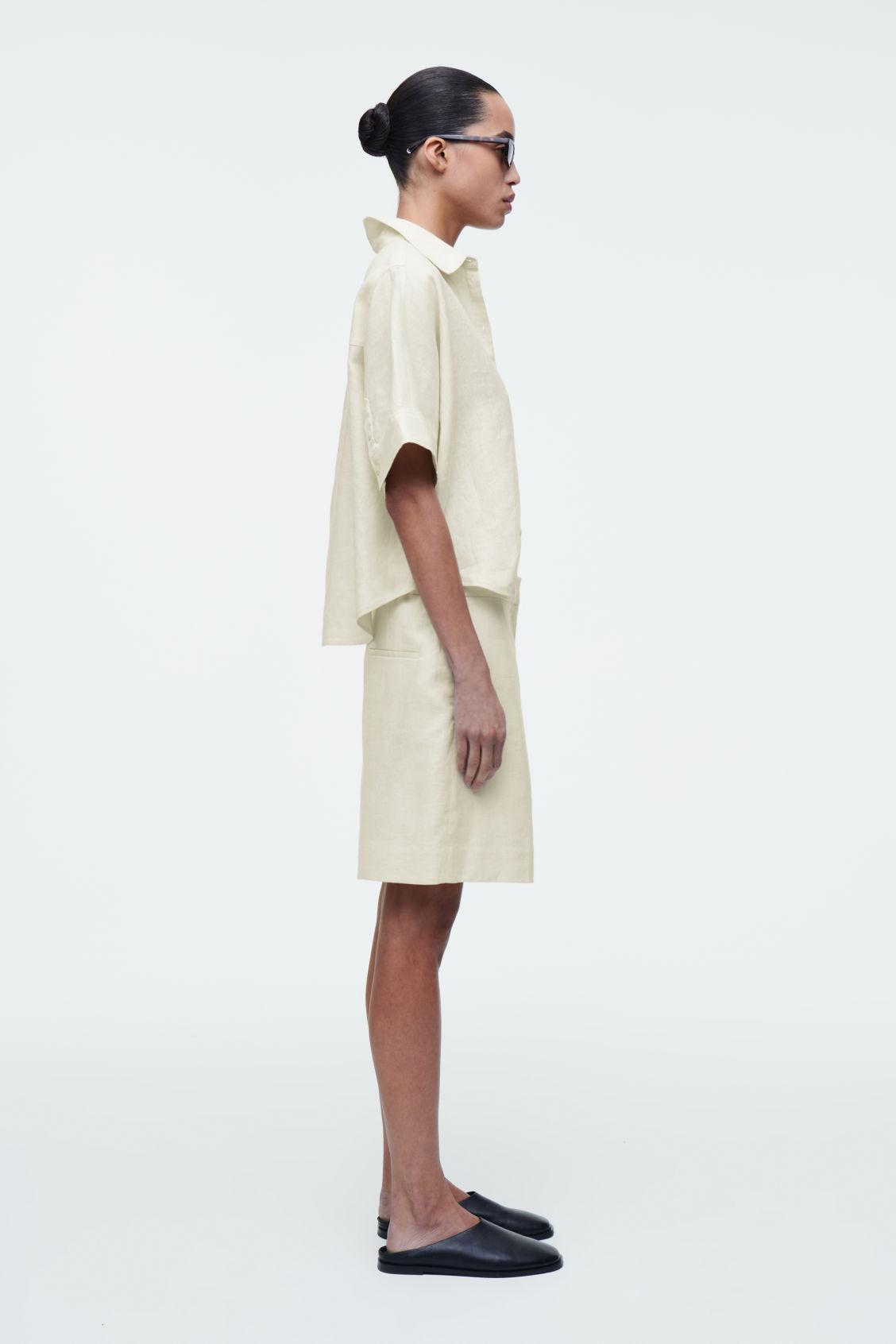 TAILORED ELASTICATED LINEN SHORTS Product Image