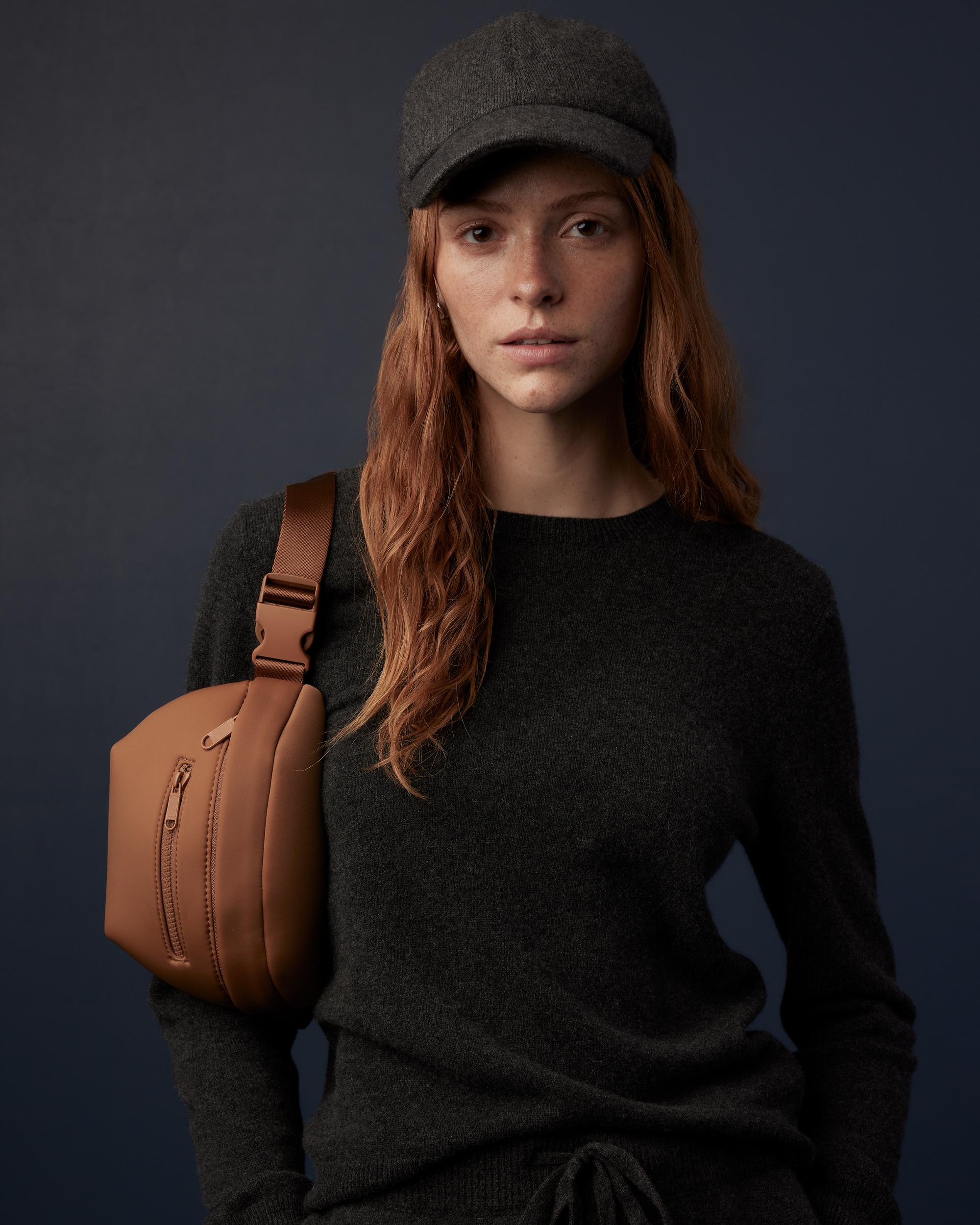 Quince | Women's All-Day Neoprene Belt Bag Product Image