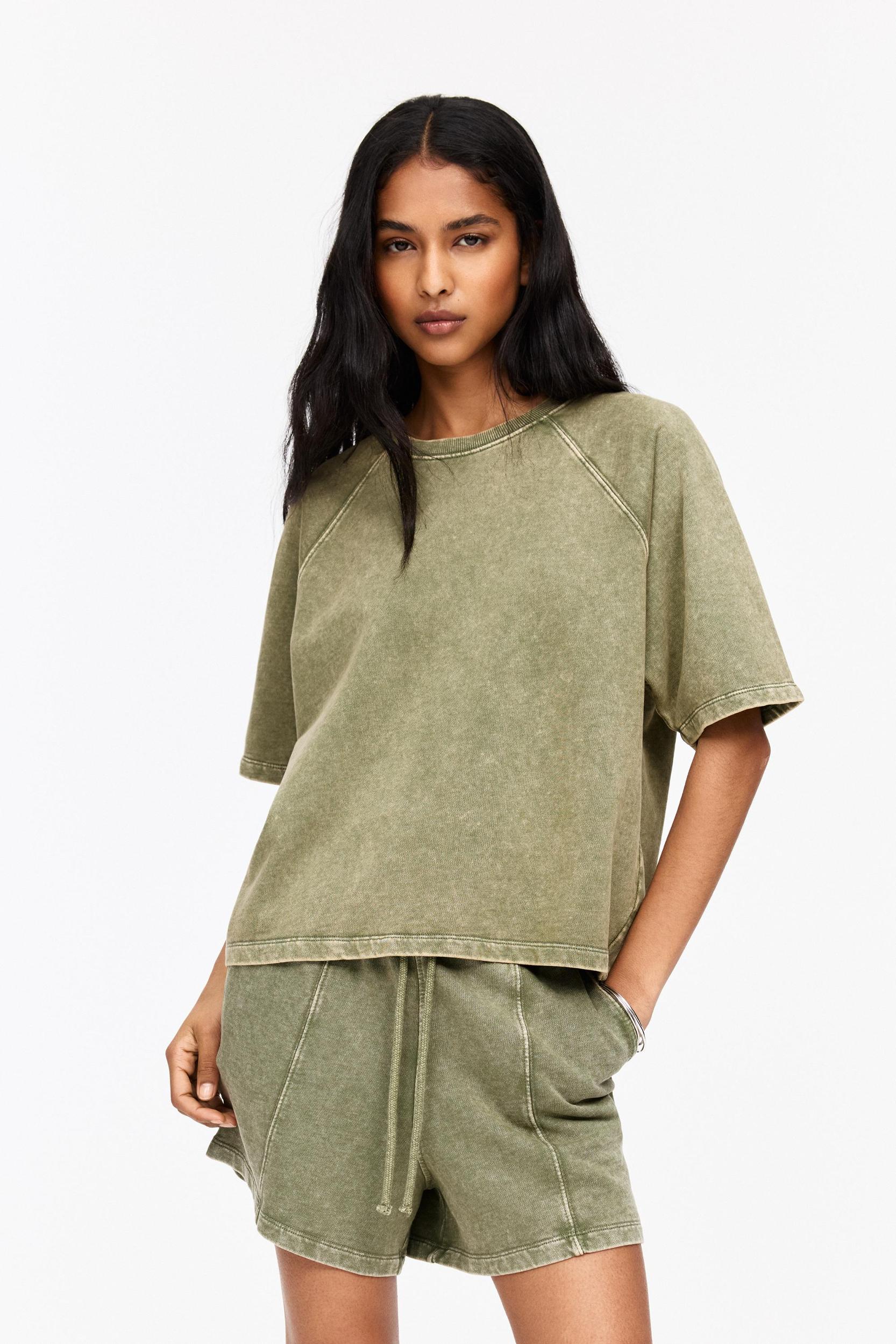 Short raglan sleeve sweatshirt Product Image