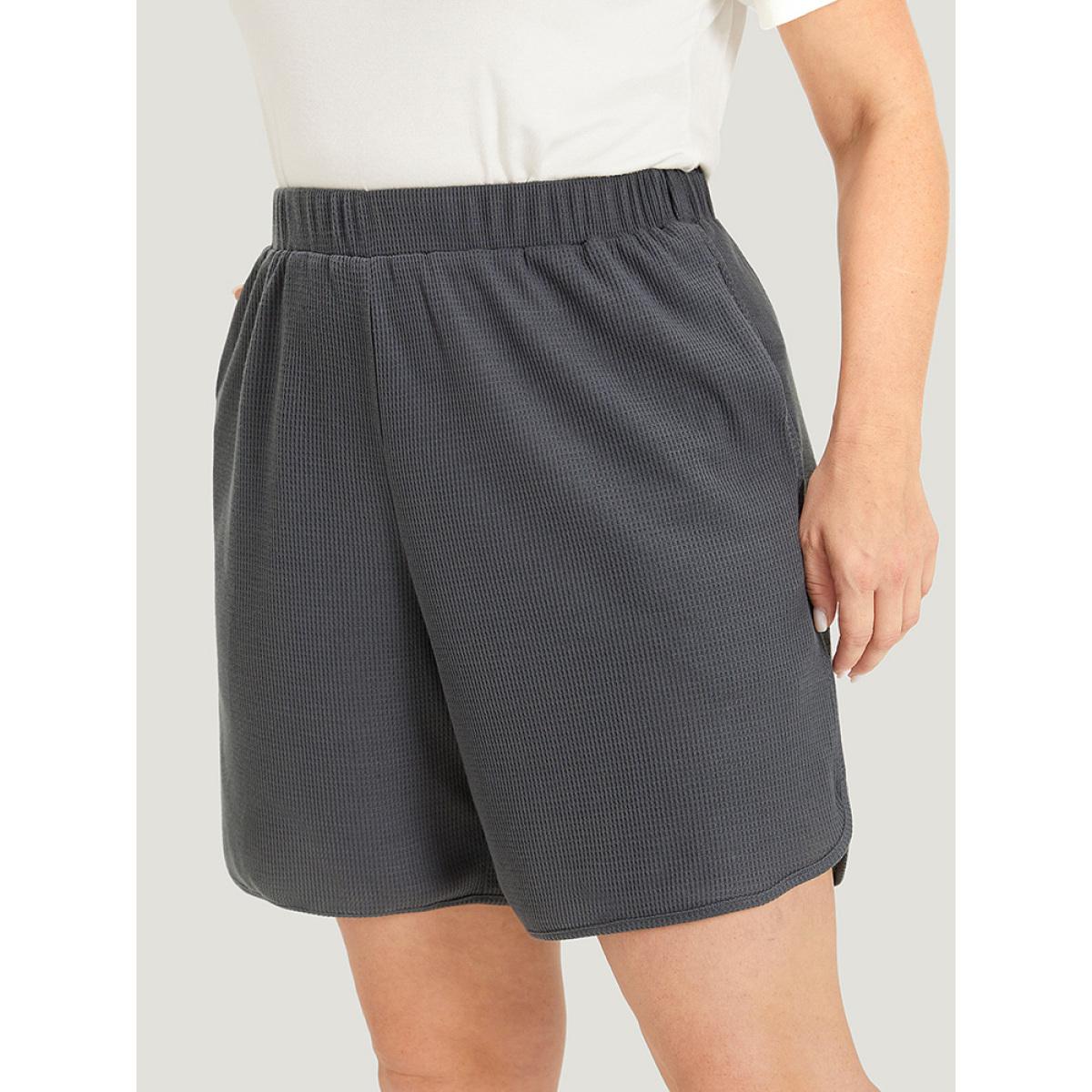 Plus Size Plain Waffle Knit Pocket Arc Hem Shorts Women Gray Casual Texture Dailywear Shorts BloomChic 12/L Product Image