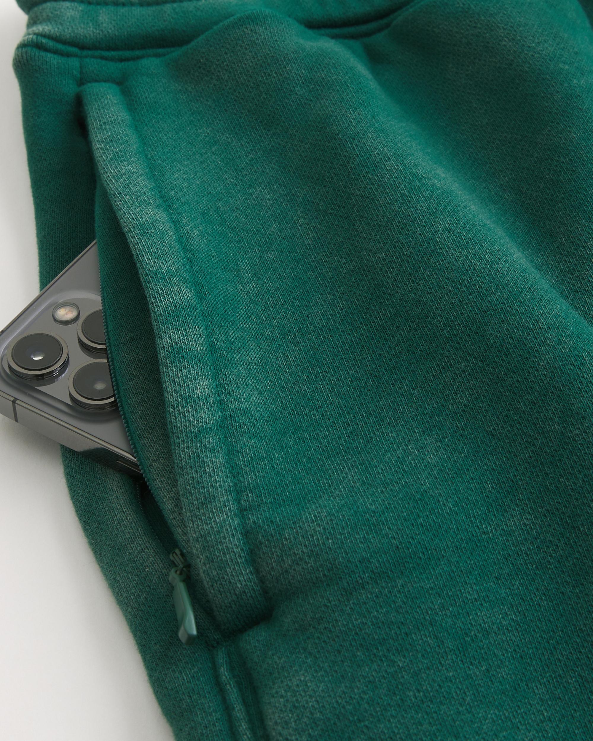 Mid-Thigh Loose Fleece Shorts Product Image