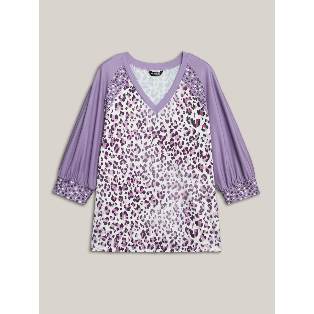 Plus Size Leopard Print Contrast Raglan Sleeve T-Shirt Multicolor Women Casual Contrast V-neck Everyday T-shirts BloomChic 22-24/3X Product Image