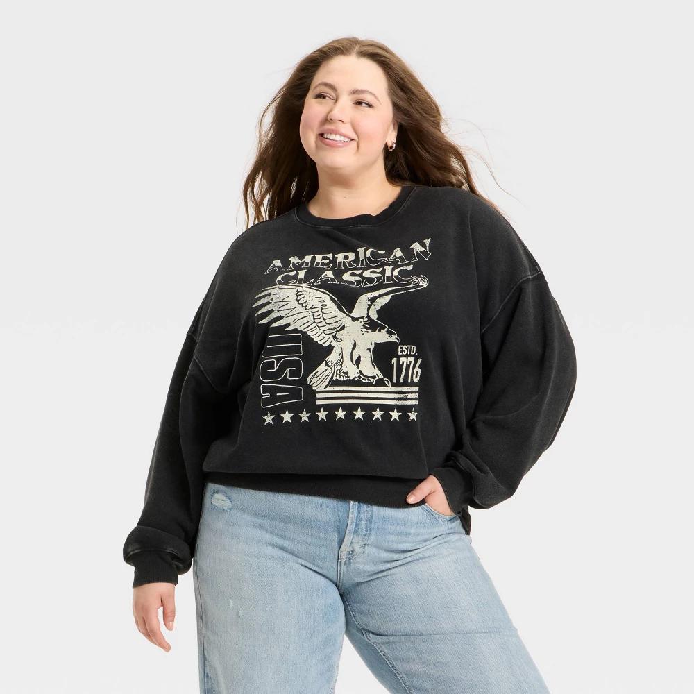 Women's Eagle United States of America Graphic Sweatshirt - Black Product Image