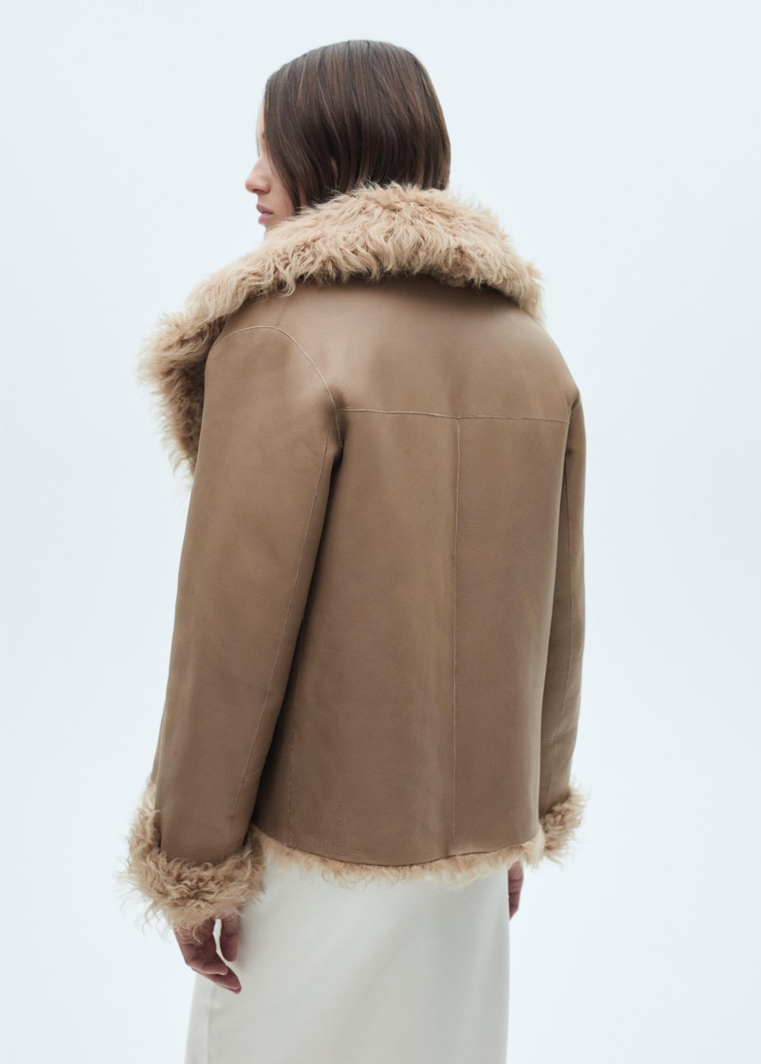 Reversible fur coat - Women | MANGO USA Product Image