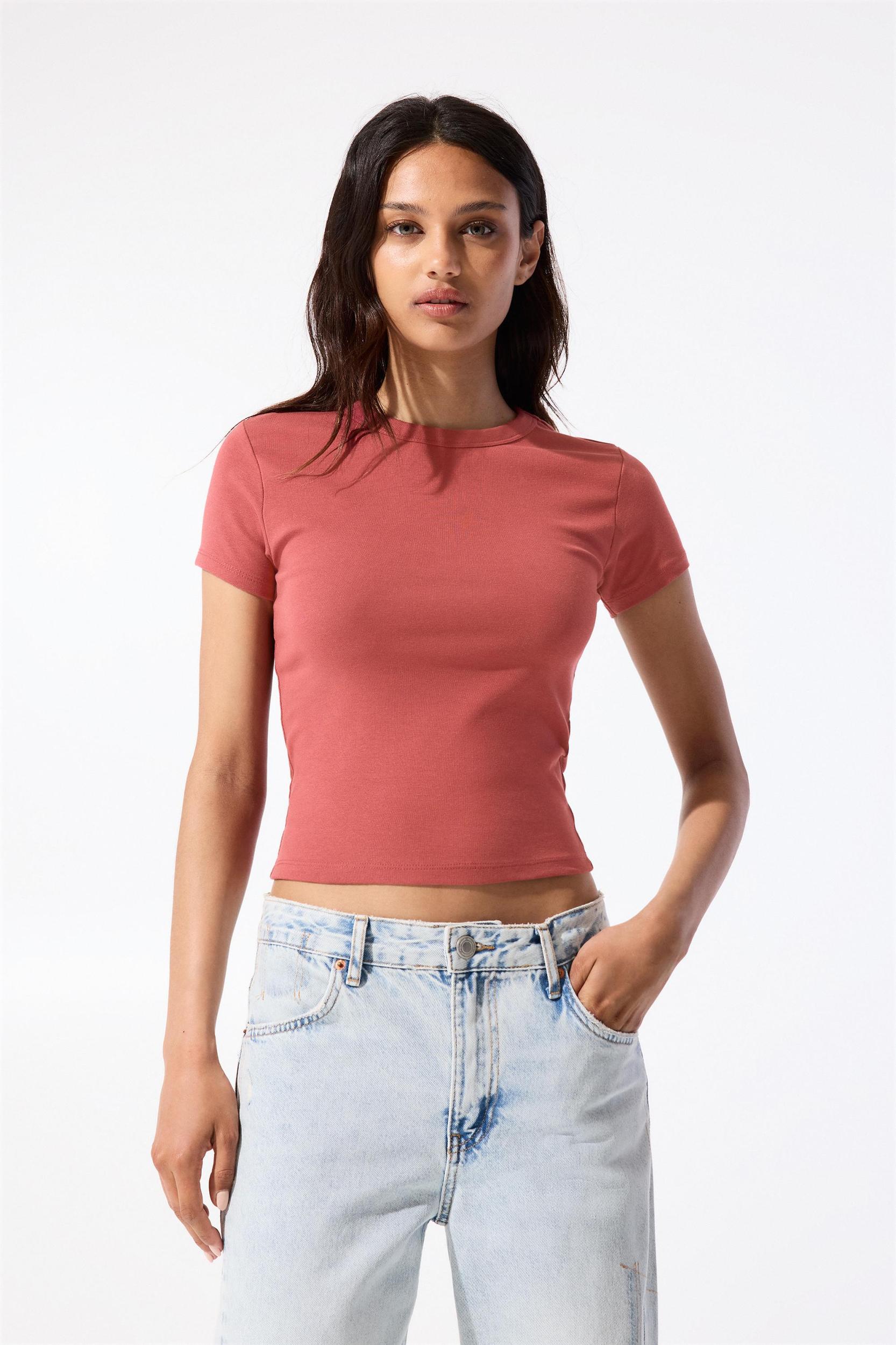 Basic fitted T-shirt Product Image
