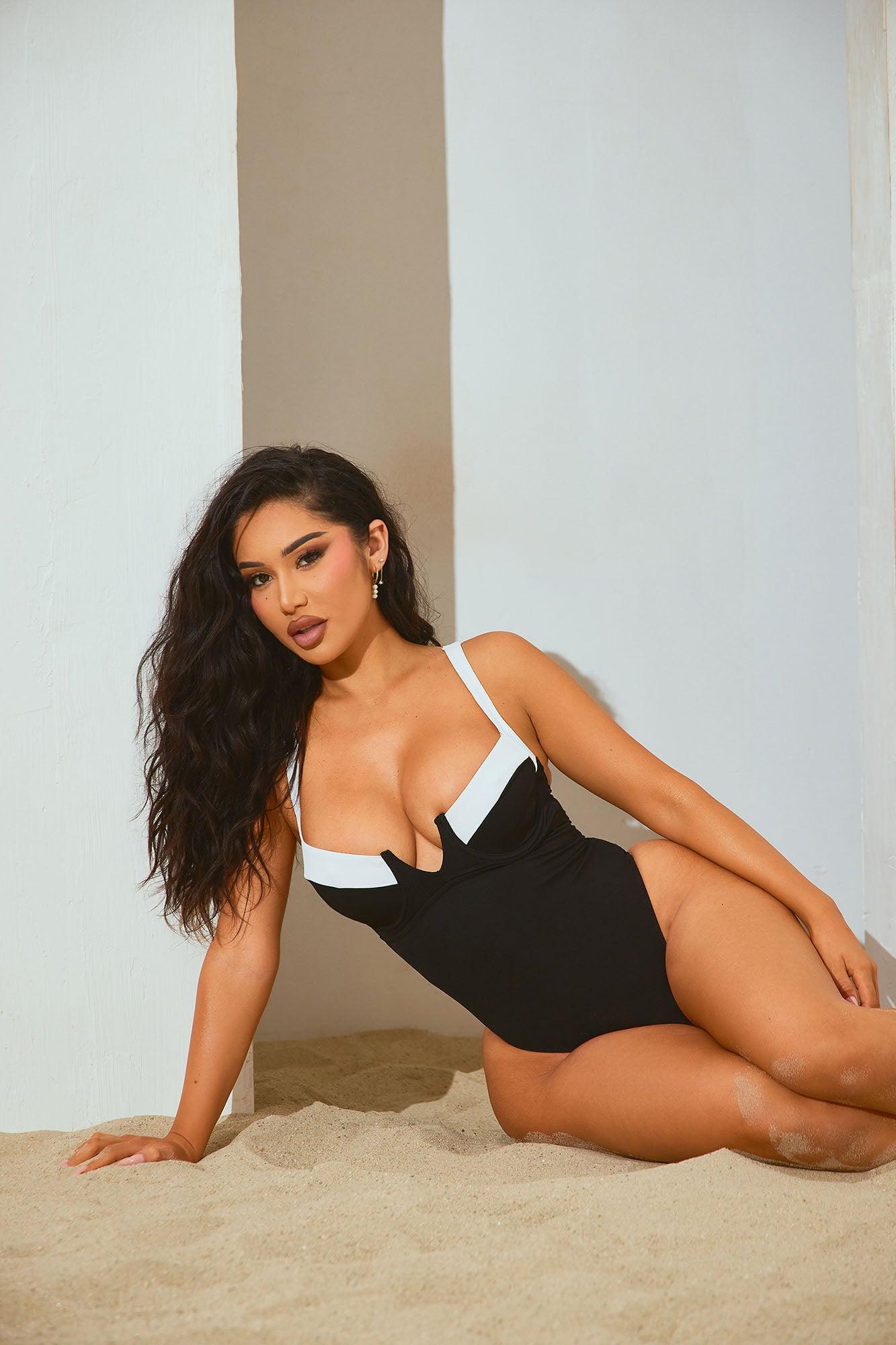 Pools In Paris Underwire 1 Piece Swimsuit - Black/White Product Image