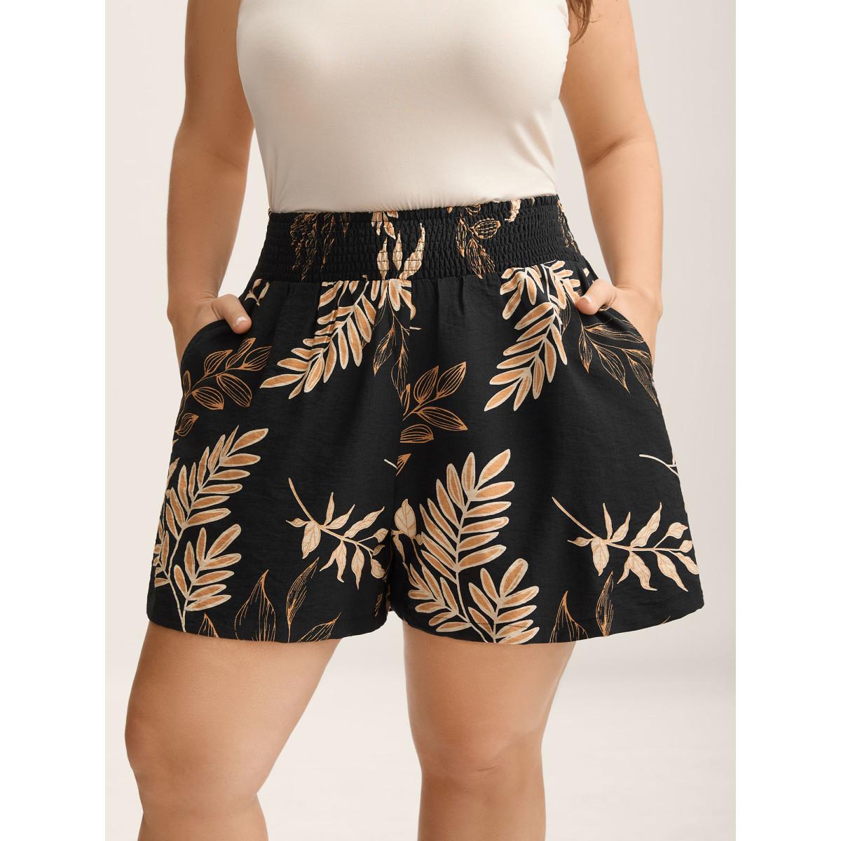 Plus Size Tropical Leaf Print Straight-Leg Shorts Women BlackFlower Resort Shirred Straight Leg Vacation Shorts BloomChic 18-20/2X Product Image