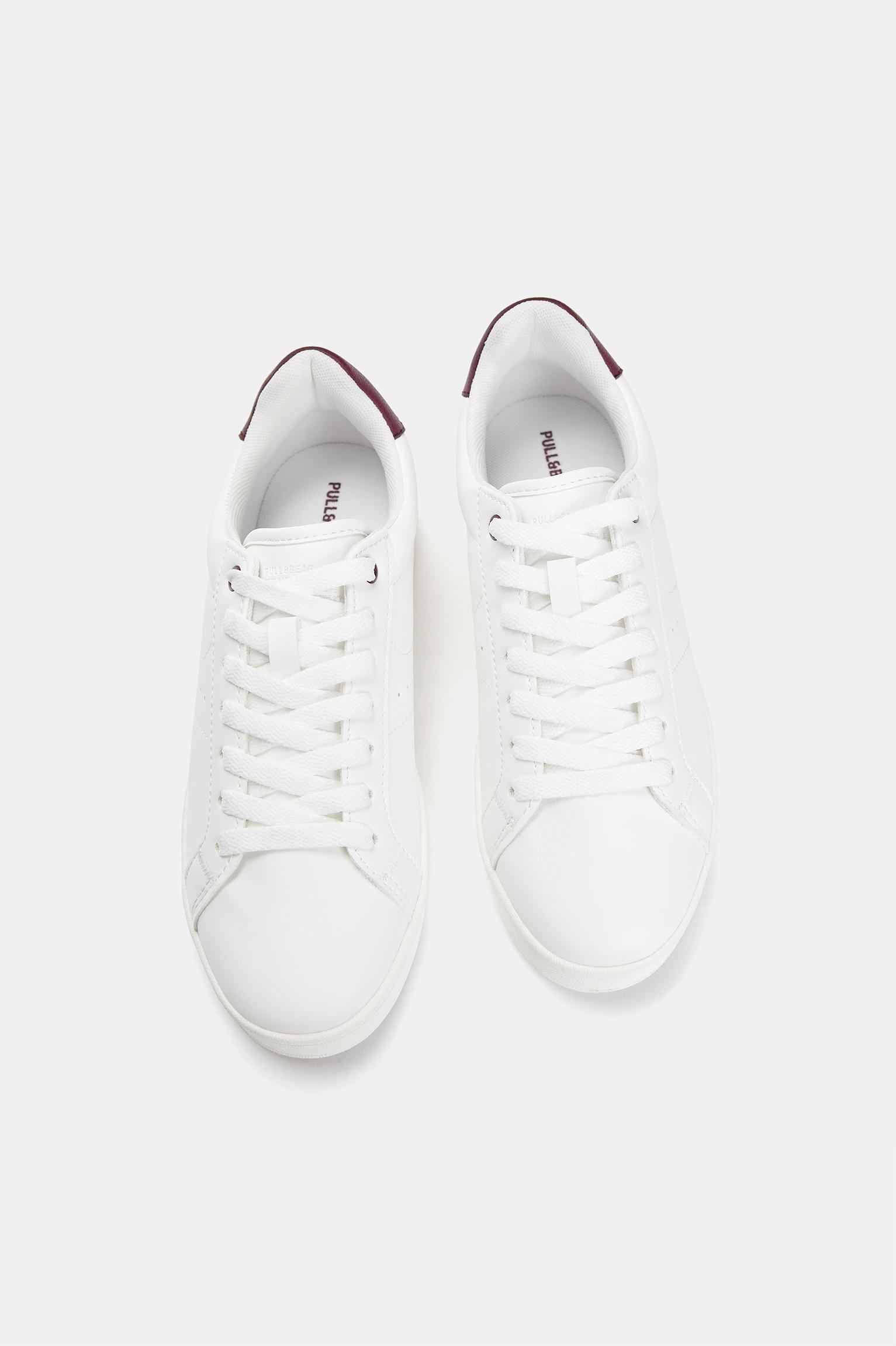 Basic sneakers with detail Product Image