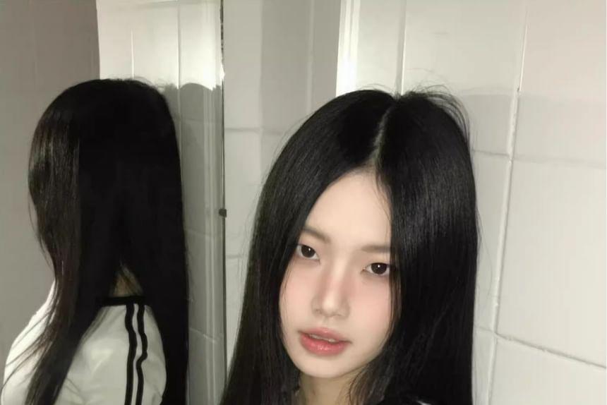 Short-Sleeve Crew Neck Striped Bow Embroidered T-Shirt Product Image