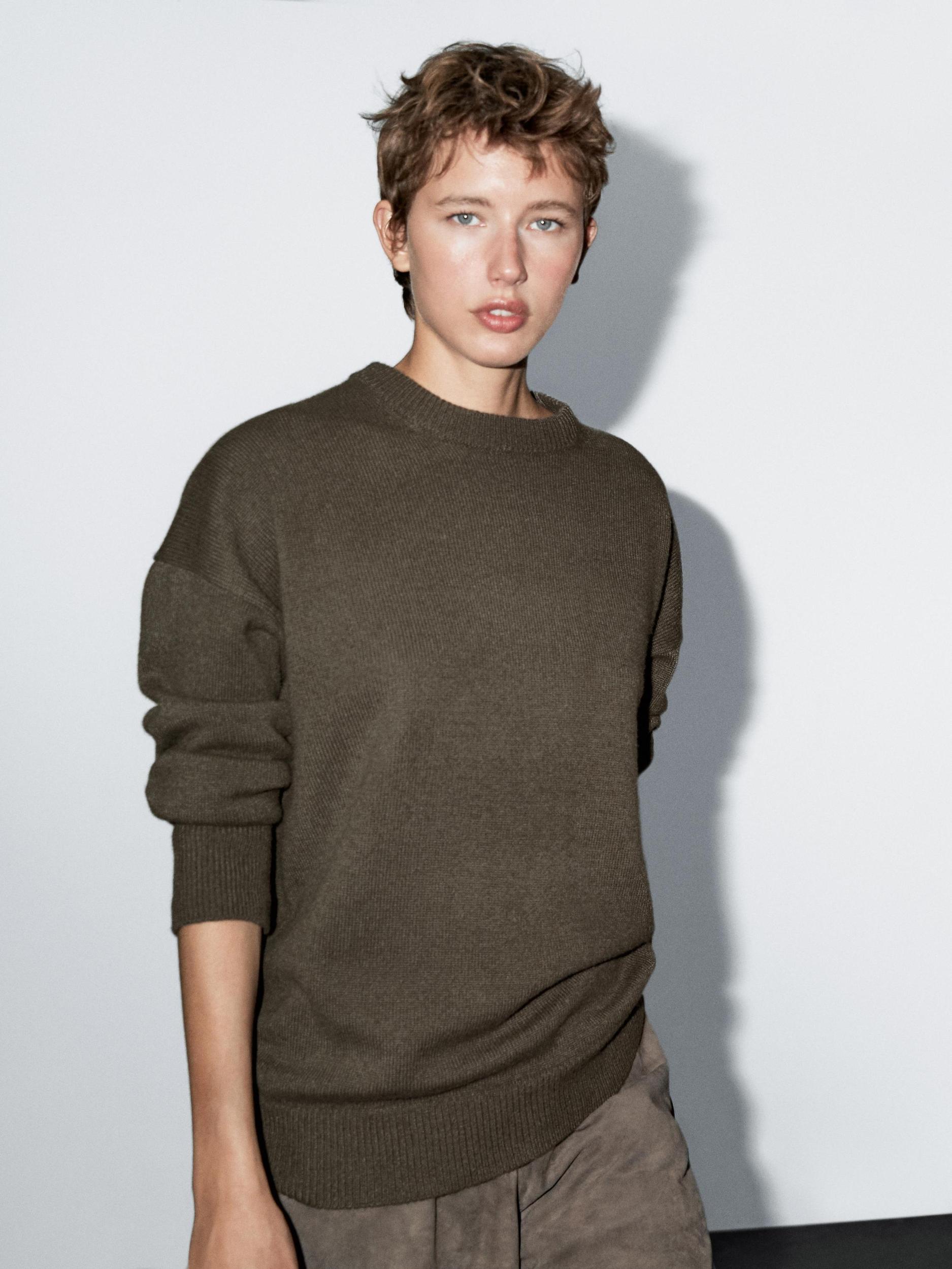 100% cashmere oversize knit sweater Product Image