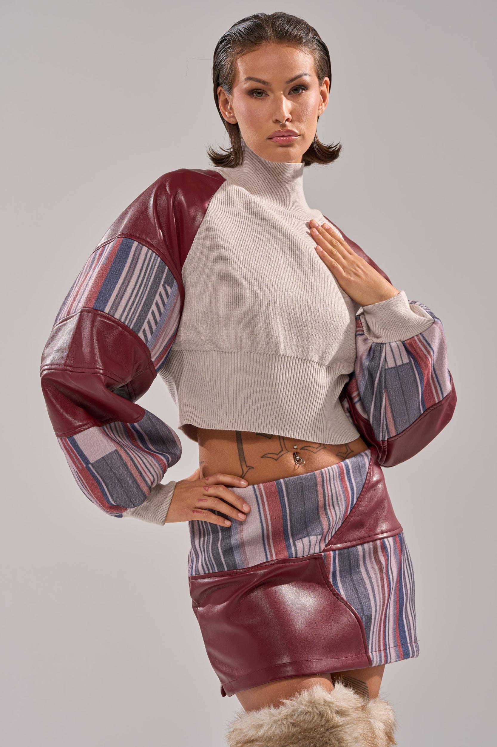 FEELING THE VIBES MINI SKIRT Product Image