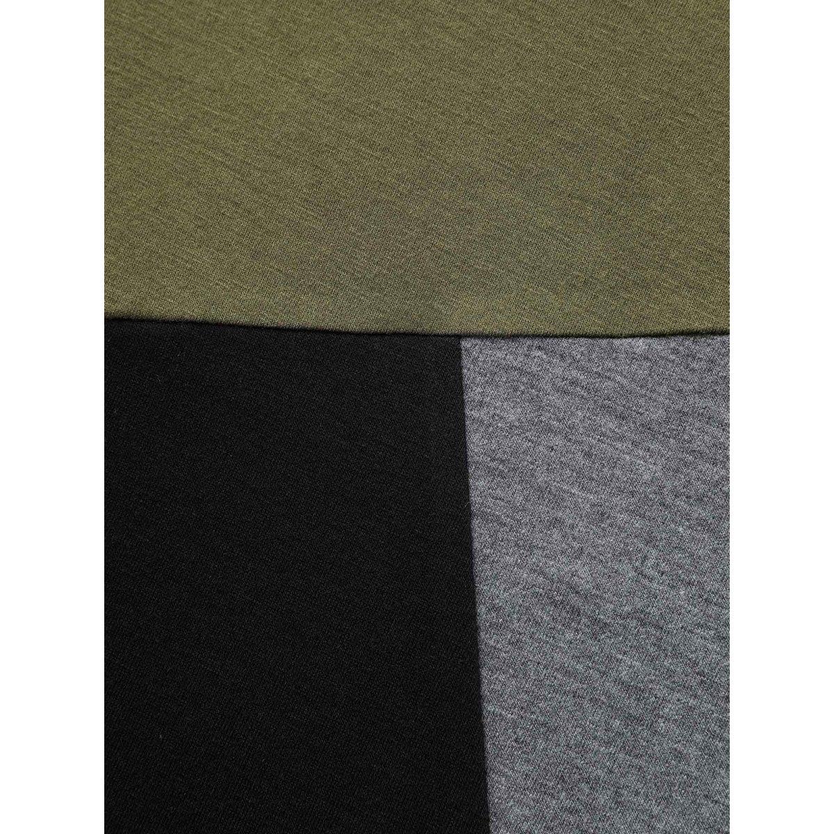 Plus Size Round Neck Colorblock Contrast Raglan Sleeve Dress Black Women Casual Contrast Round Neck Short sleeve Curvy BloomChic 18-20/2X Product Image