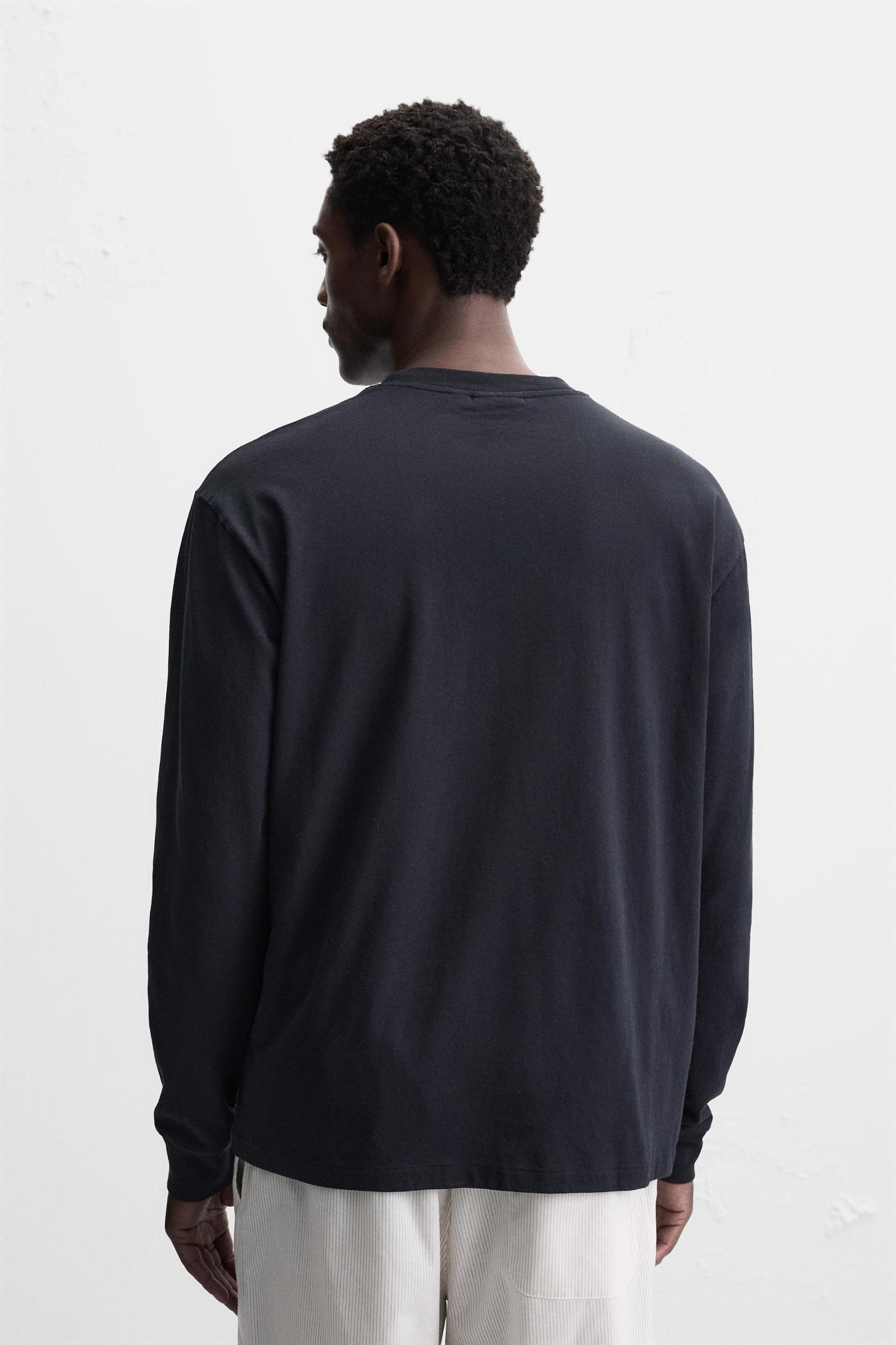 LIGHTWEIGHT LONG SLEEVE T-SHIRT Product Image