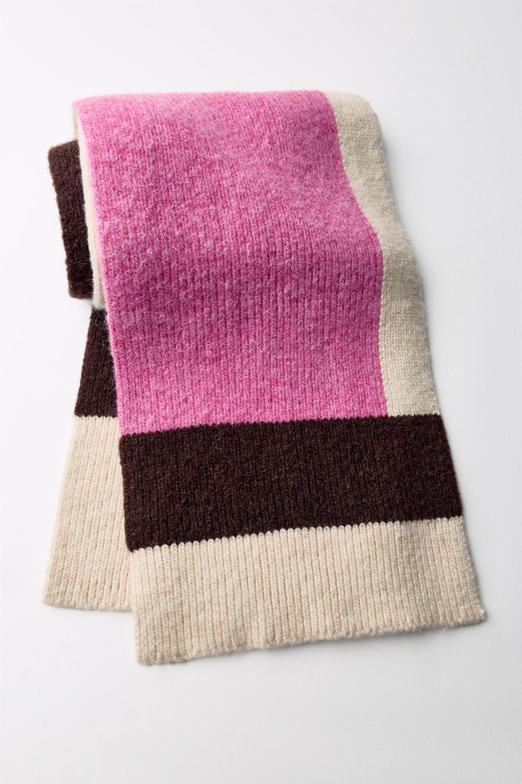 KNIT SCARF Product Image
