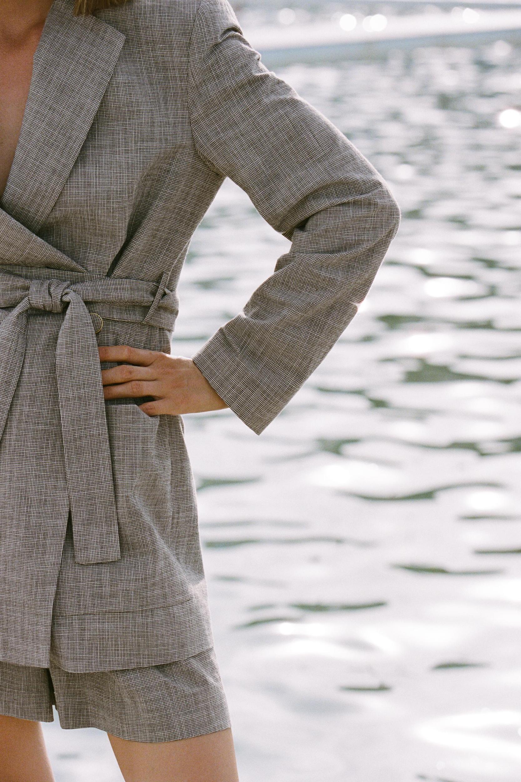 PLEATED HIGH-WAISTED SHORTS Product Image