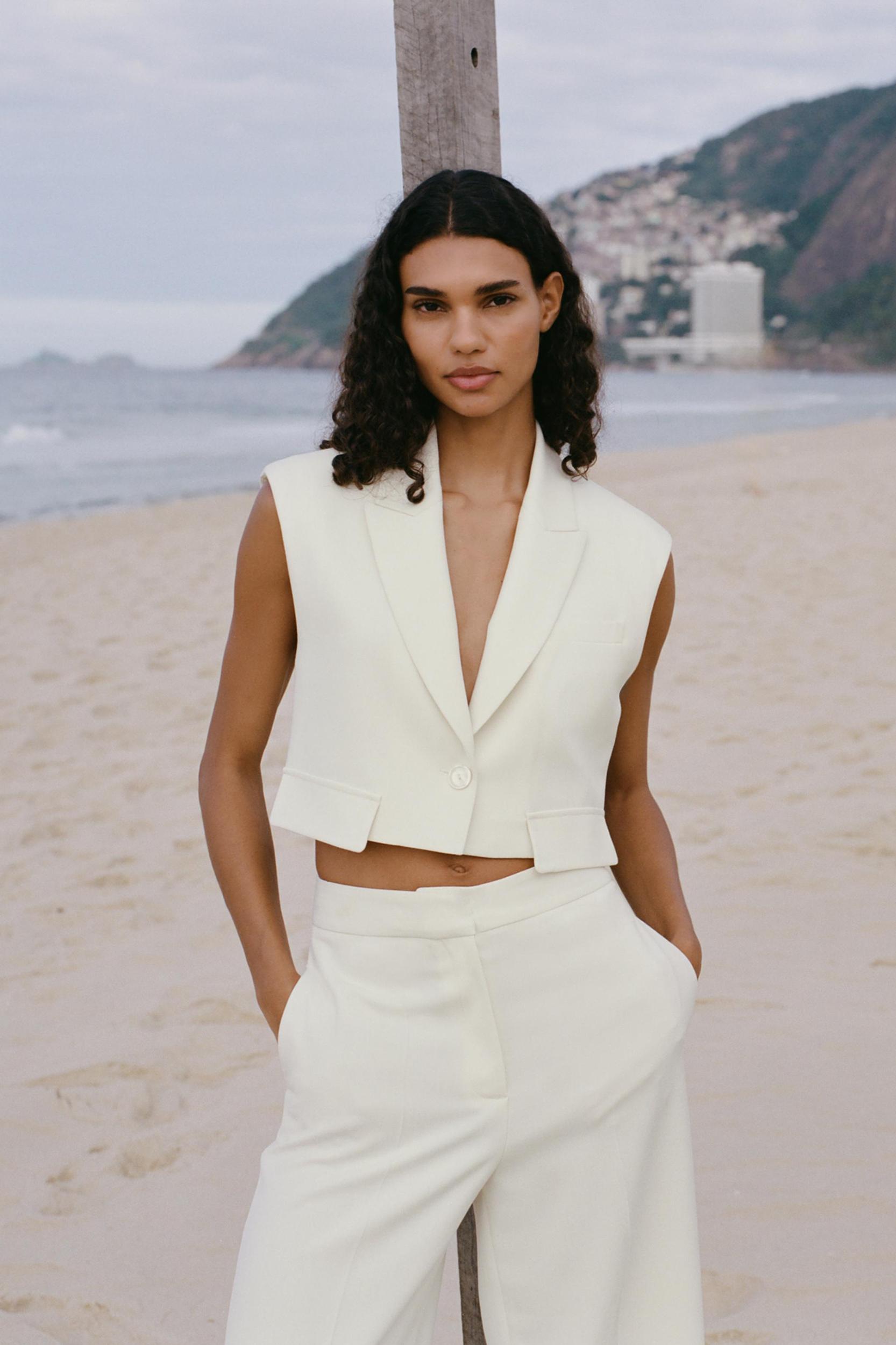 SHORT FLAP VEST Product Image