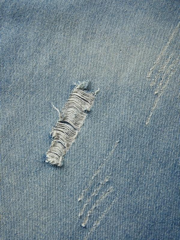 Men's Distressed Wash Ripped Loose Jeans Product Image