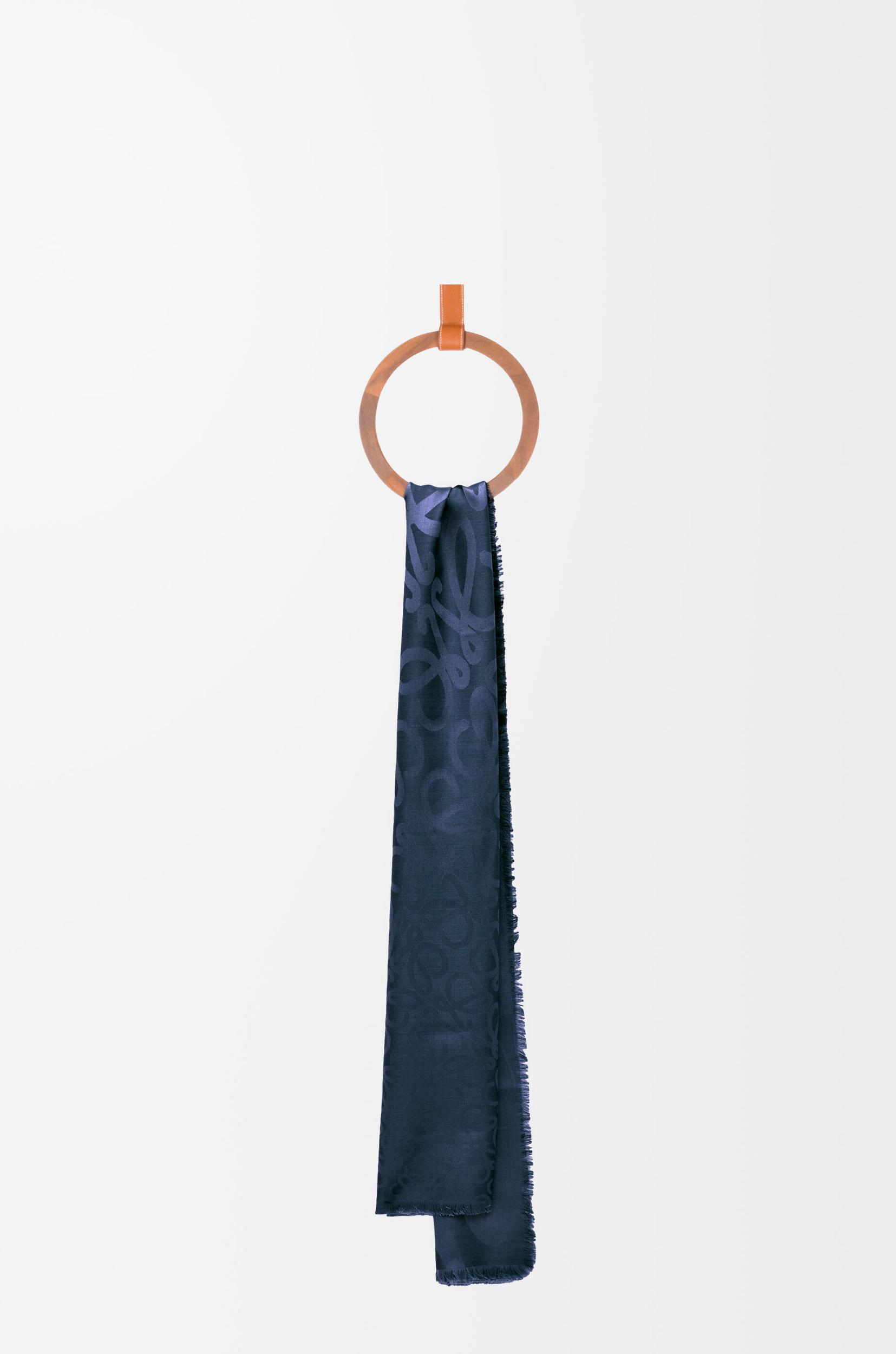 Scarf in silk and wool Product Image