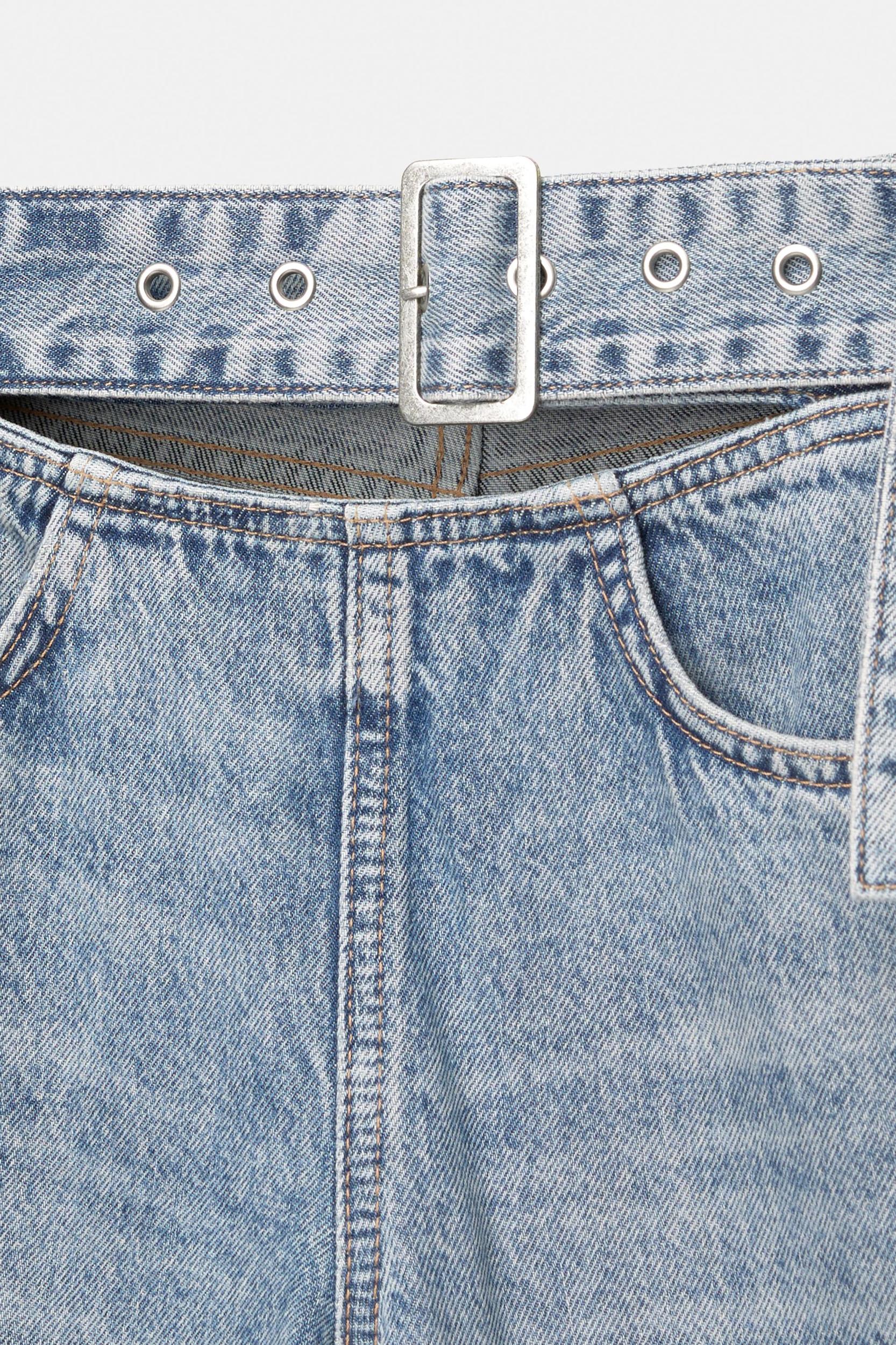 Wide-leg jeans with belt Product Image