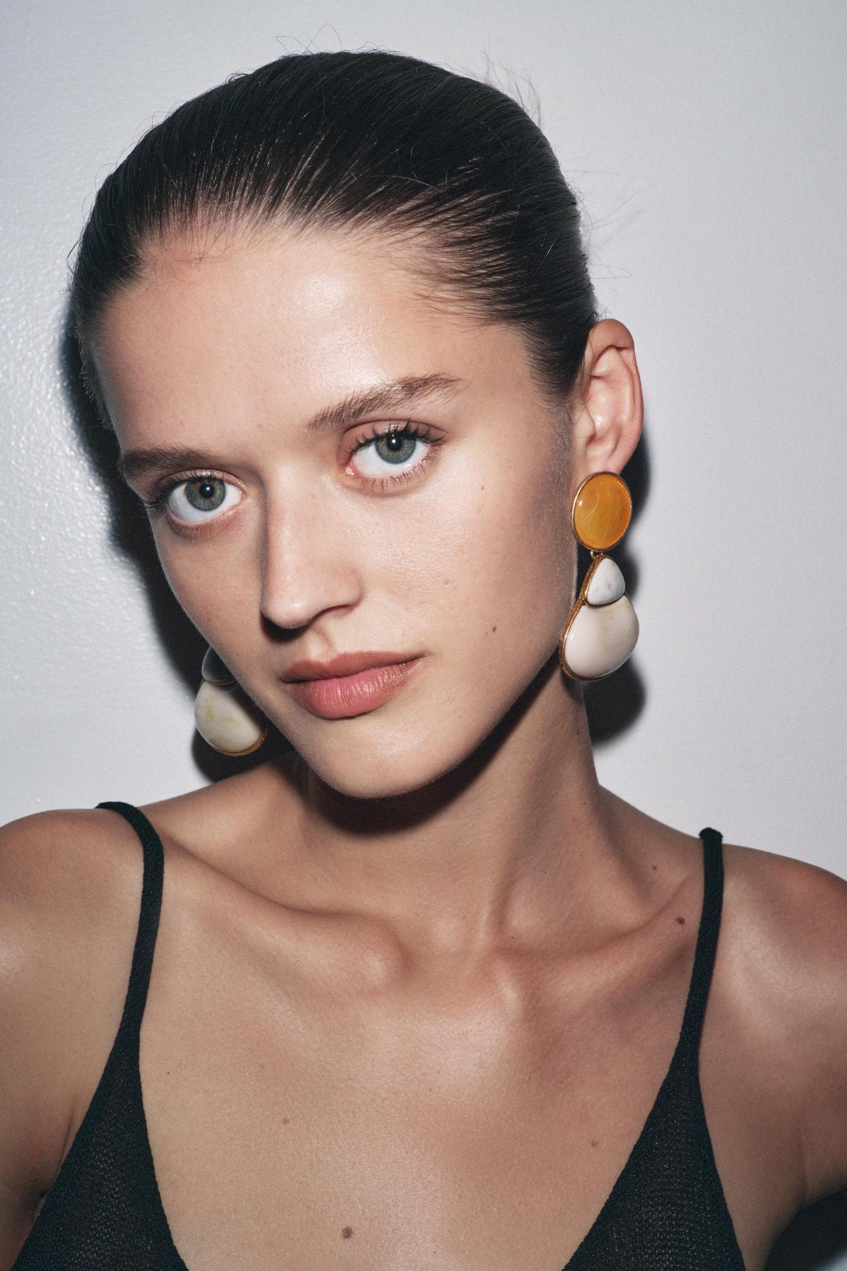 STONE EARRINGS Product Image