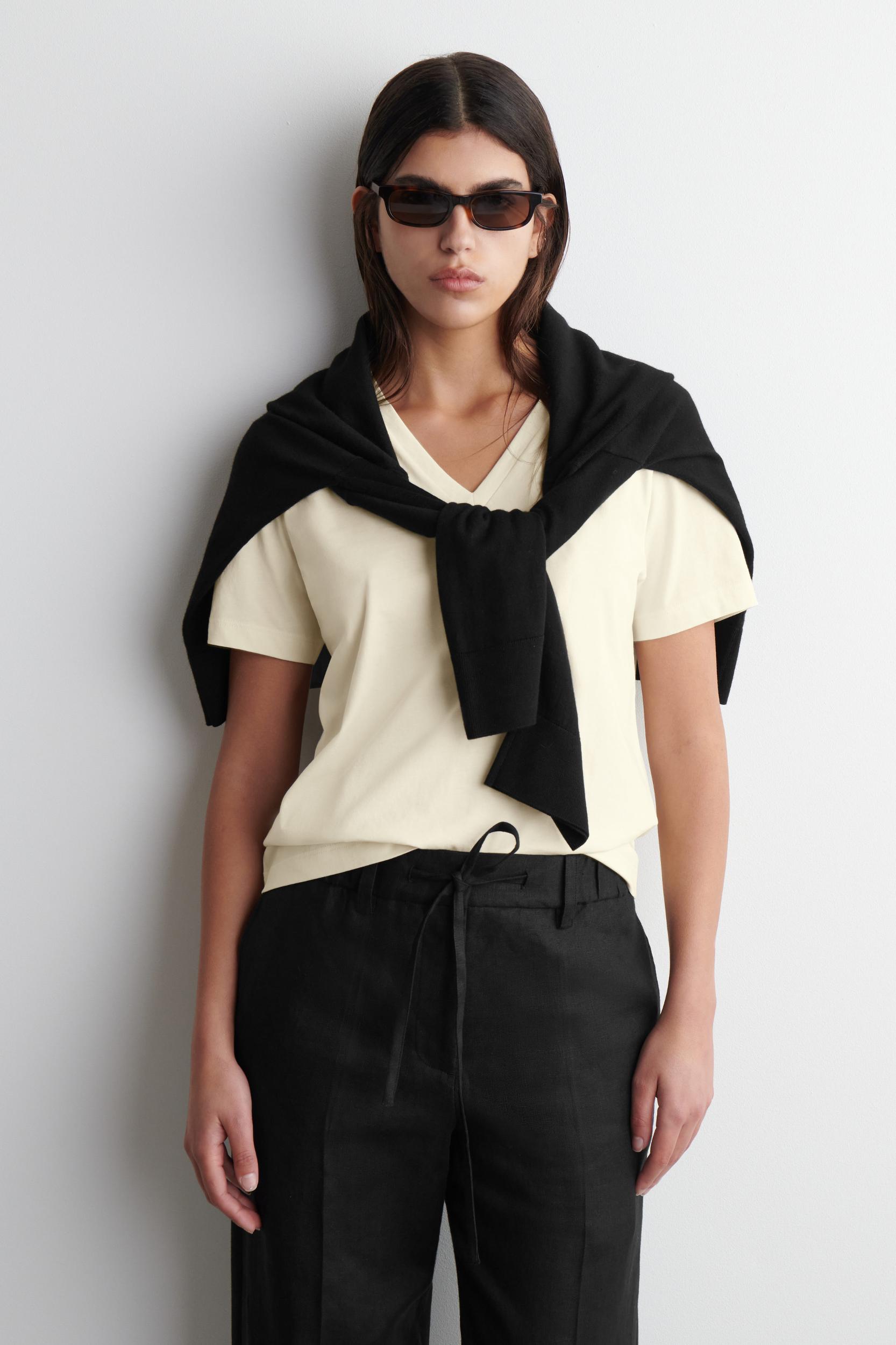 V-NECK COTTON T-SHIRT Product Image