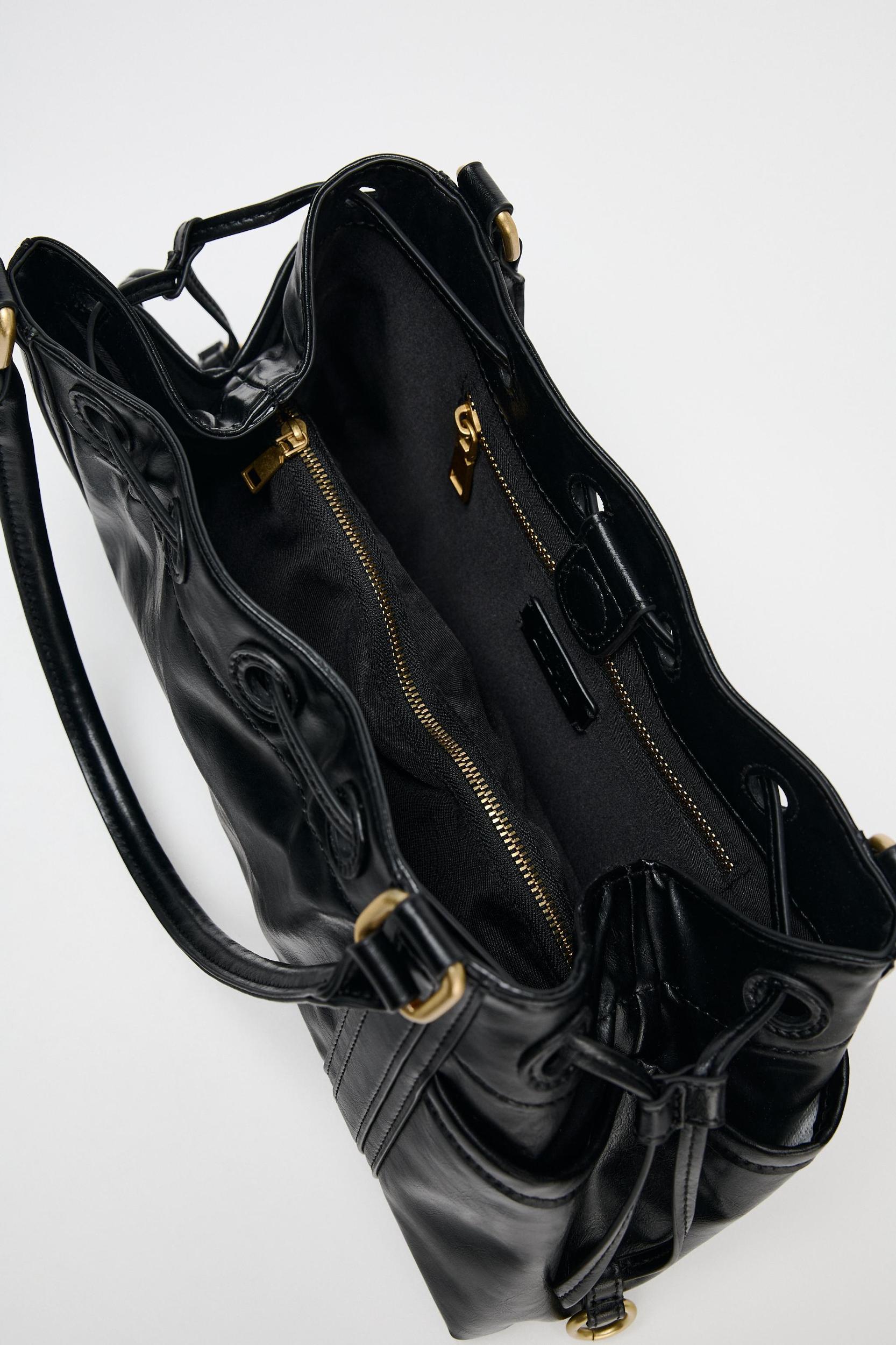 GATHERED DETAIL SHOULDER BAG Product Image