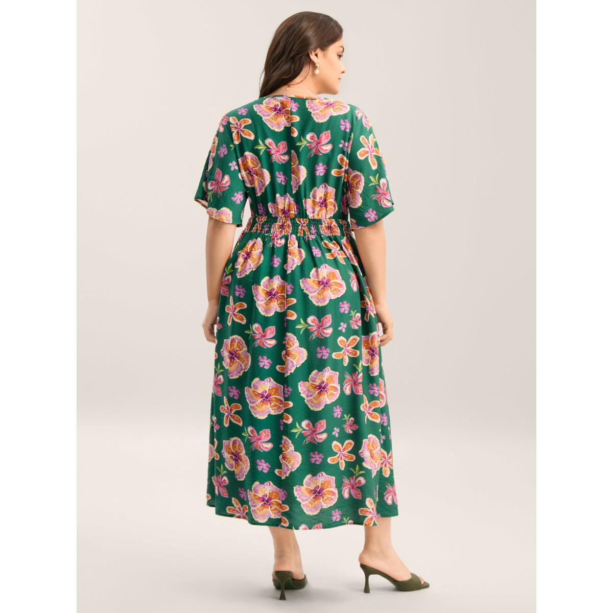 Plus Size Large Floral Print Shirred Waist Midi Dress DarkGreen Women V-neck Short sleeve Curvy BloomChic 10/M Product Image