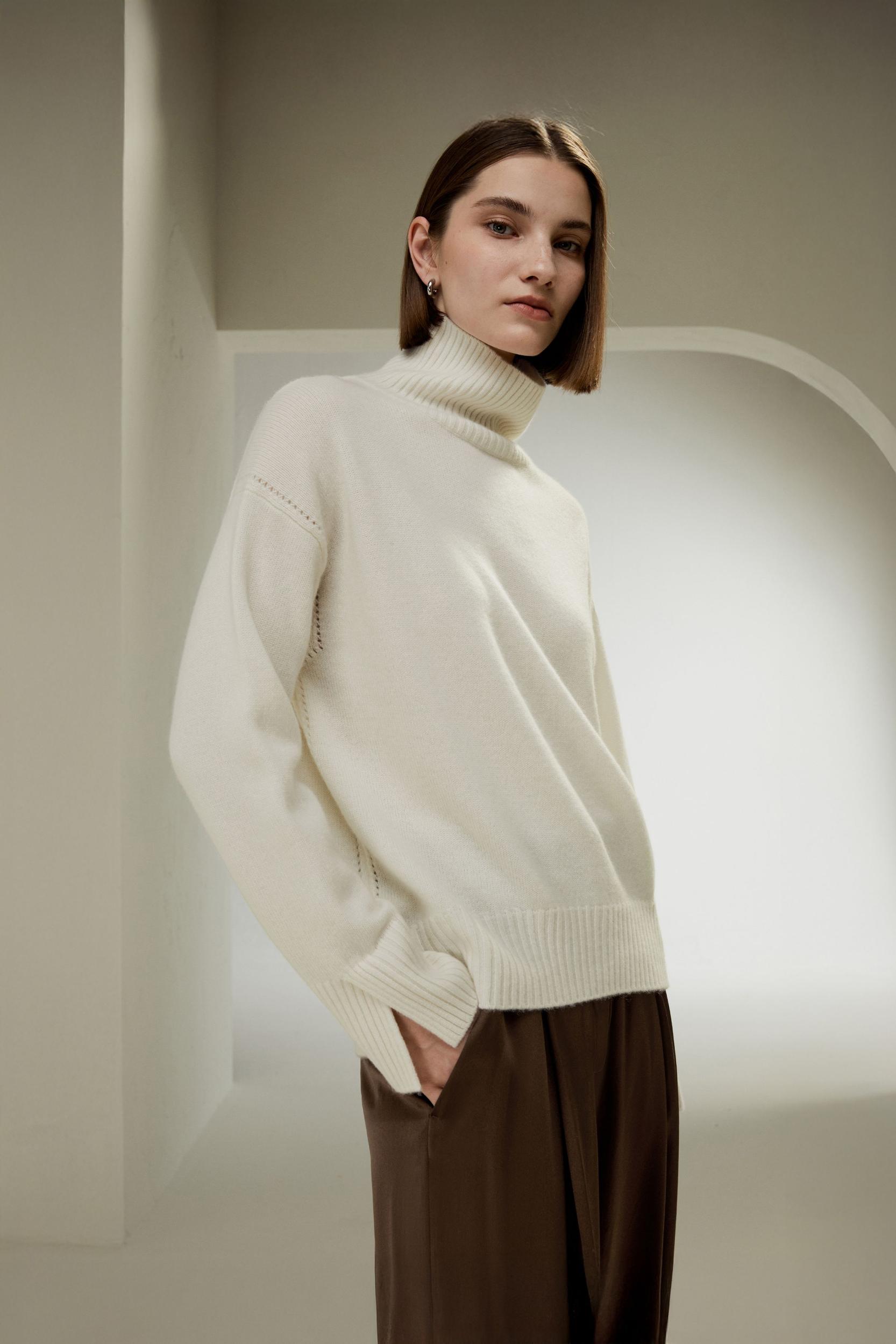 Turtleneck Relaxed-Fit Cashmere Sweater Product Image