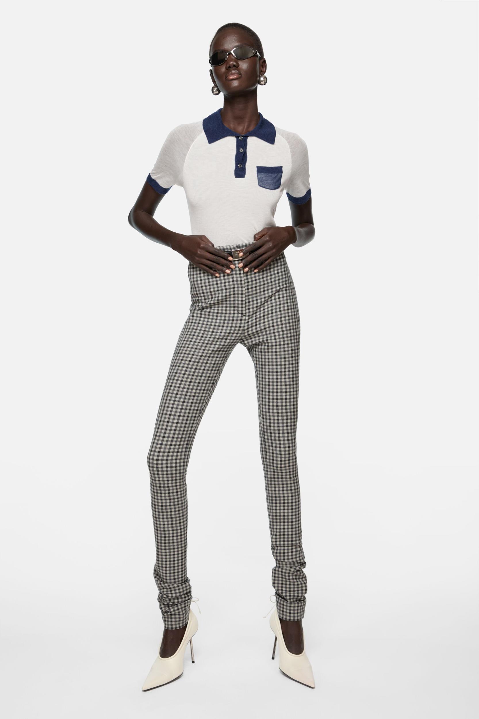 Short sleeve v-neck sweater Product Image