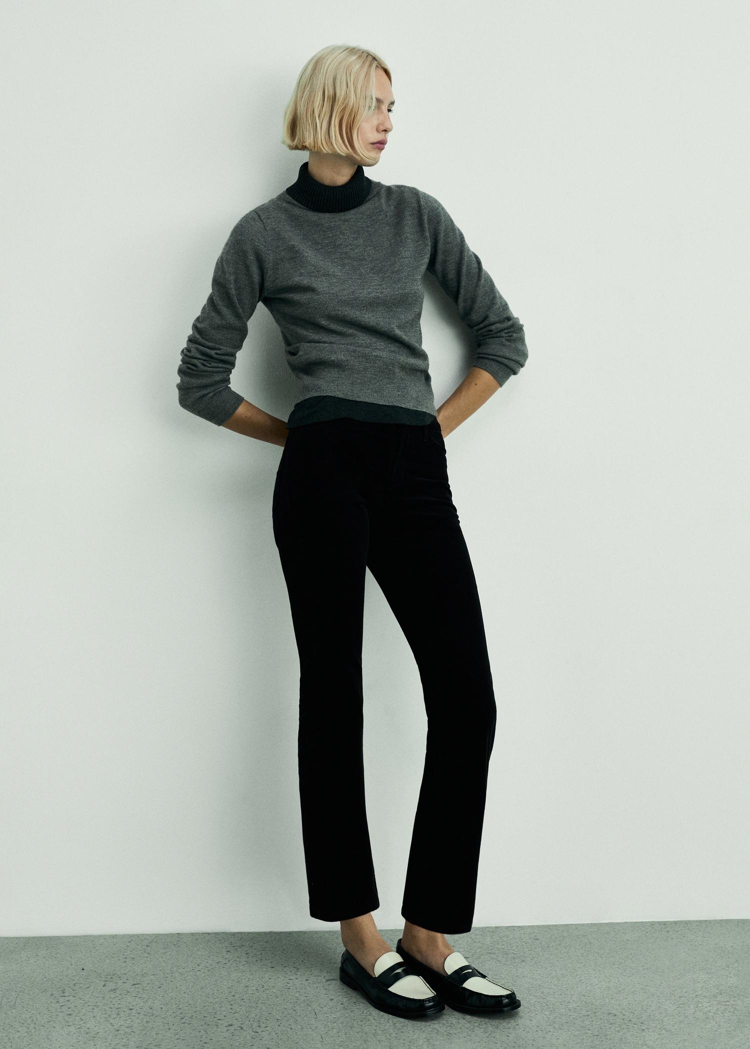 Sienna flared cropped corduroy jeans - Women | MANGO USA Product Image