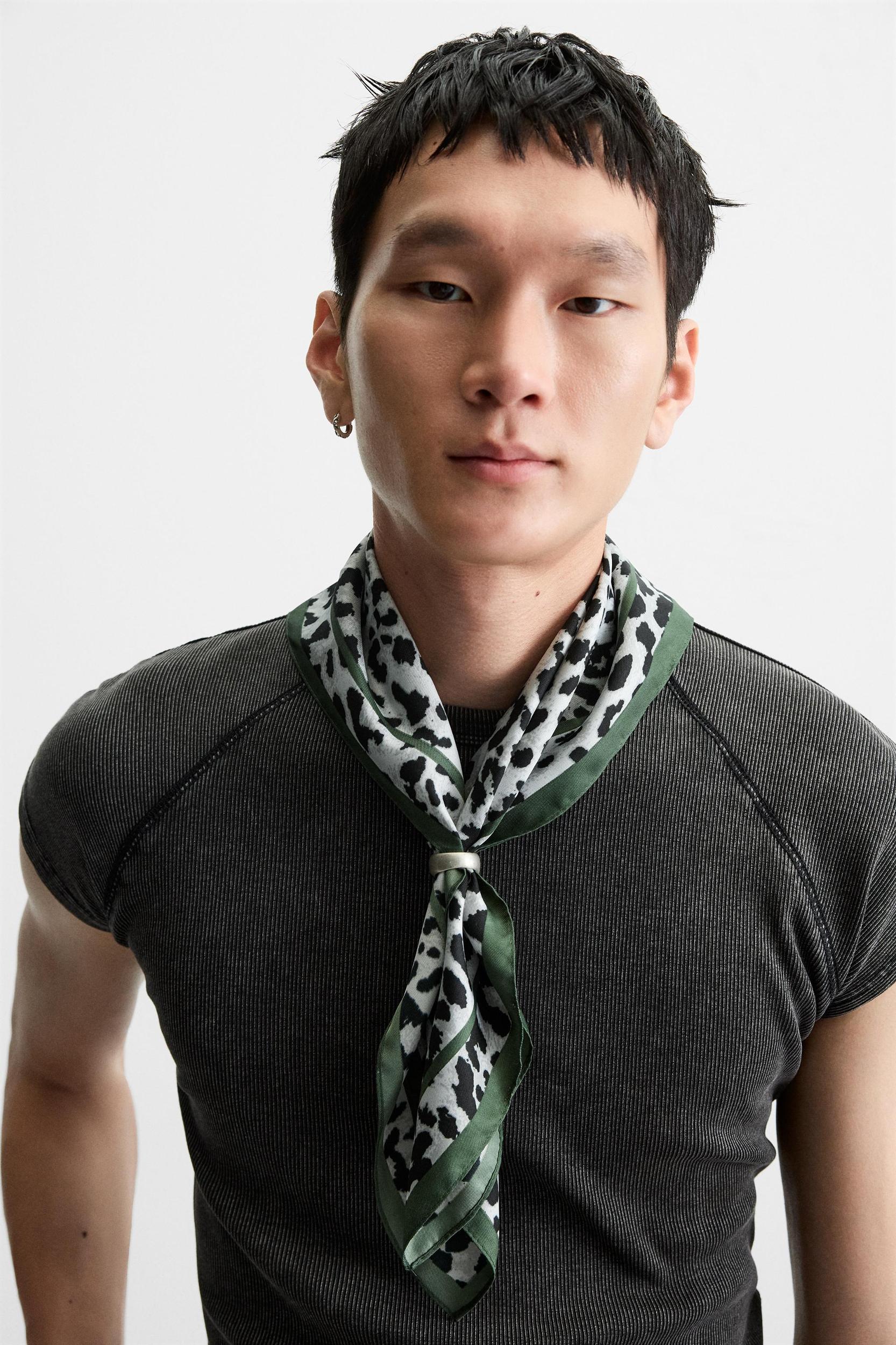 ANIMAL PRINT BANDANA Product Image