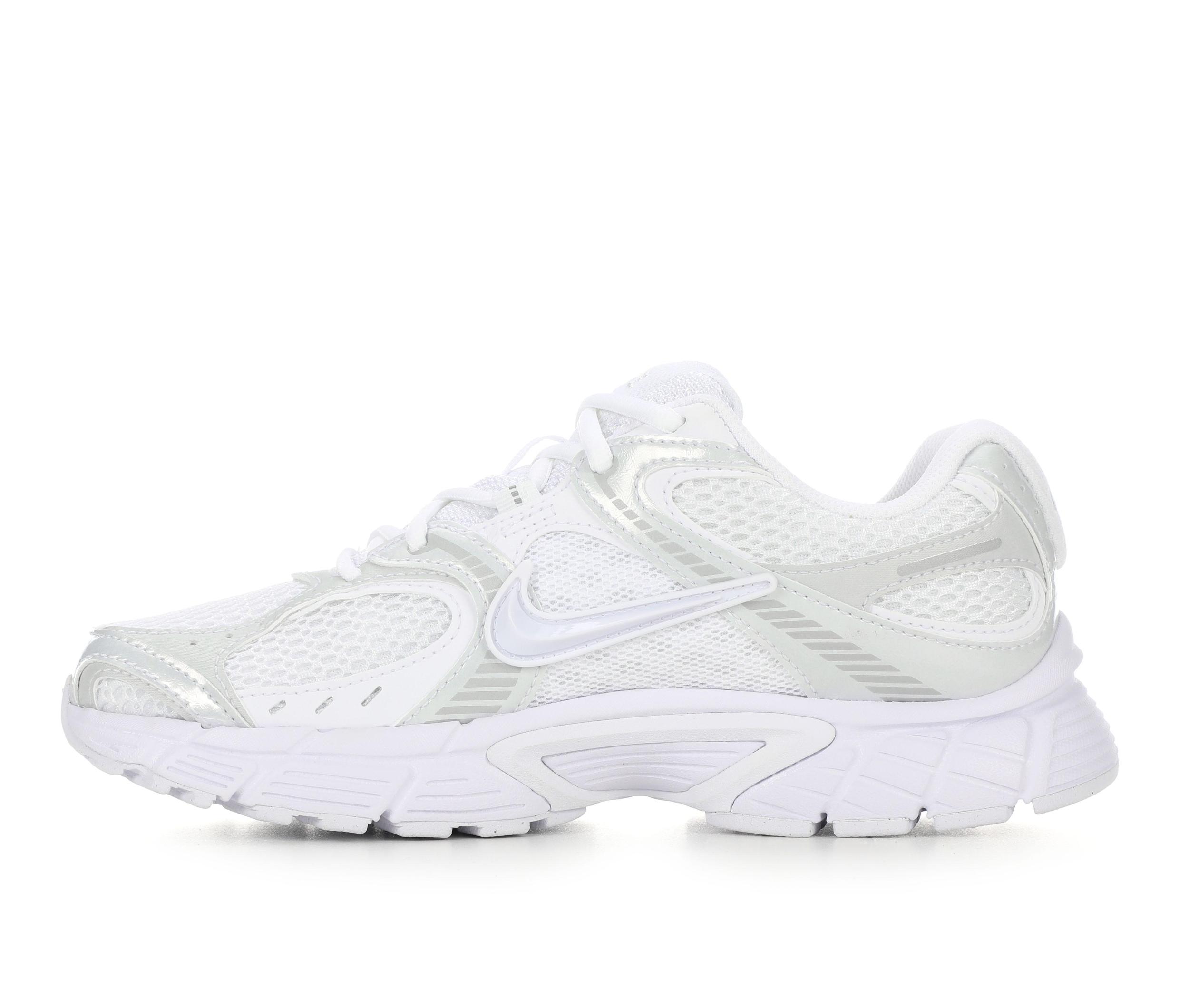 Women's Nike V5 RNR Sneakers Product Image