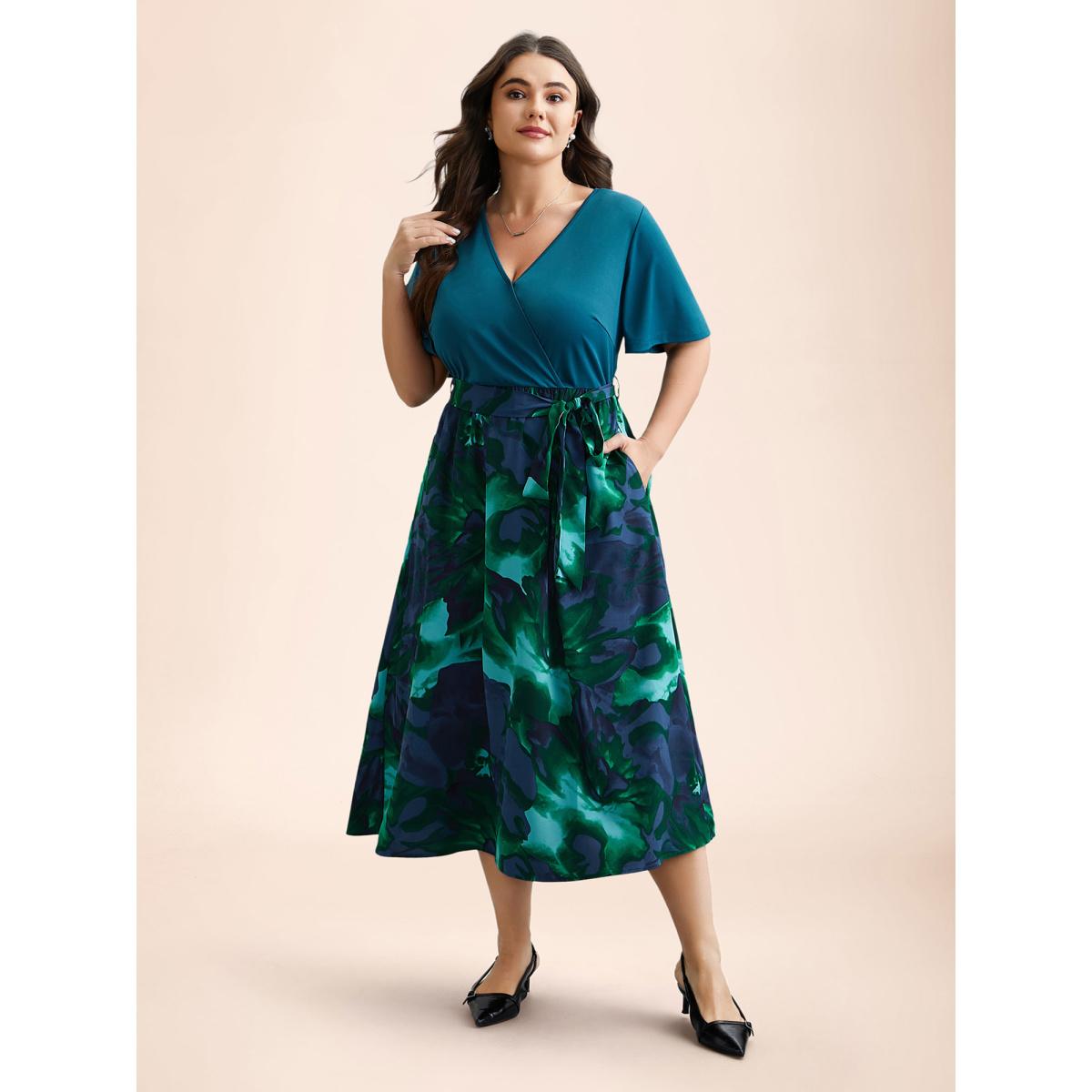 Plus Size Tropical Print Wrap Neck Waist-Tie Dress Emerald Women Elegant Belted Knit Dresses Bloomchic 28/5X Product Image