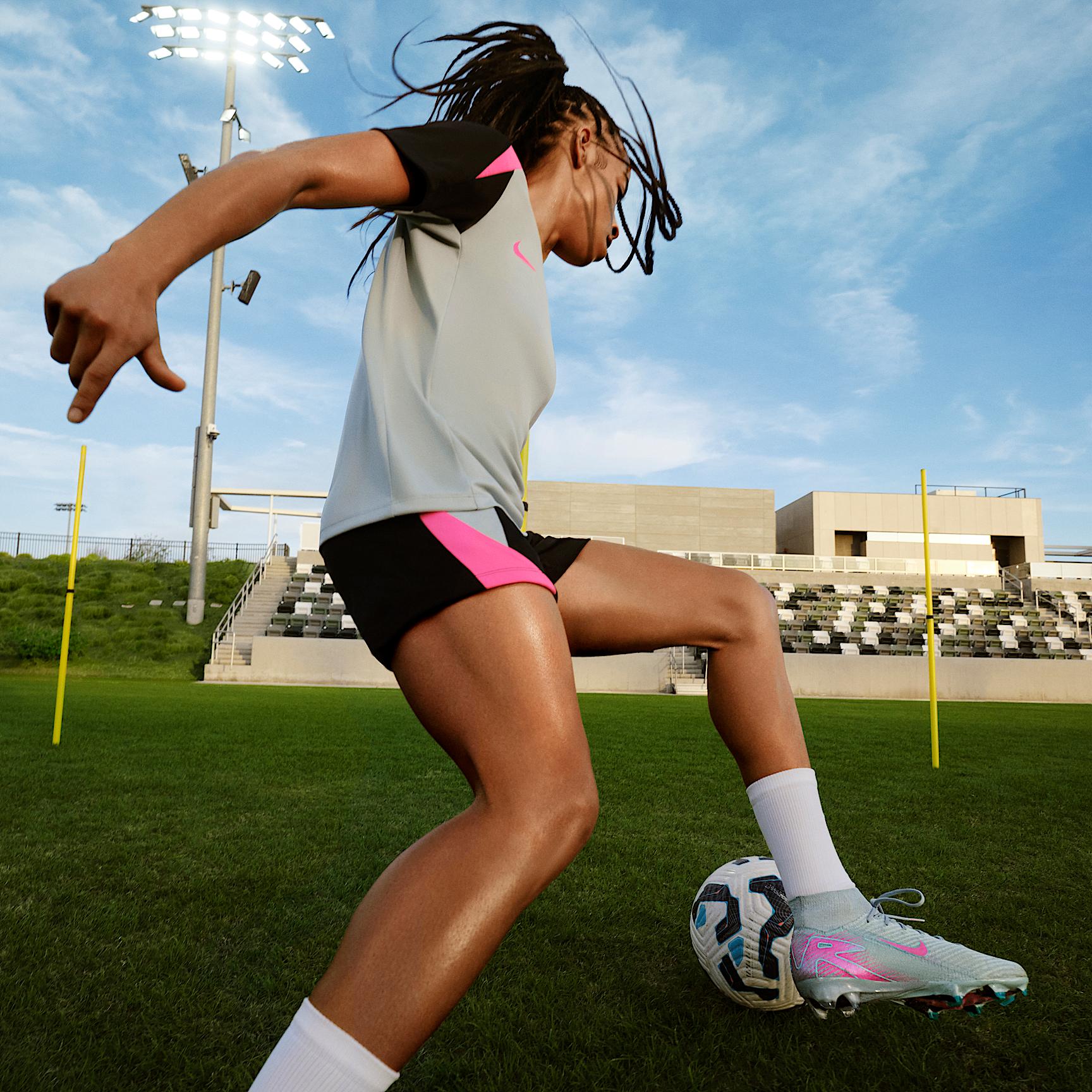 Nike Strike Women's Dri-FIT Short-Sleeve Soccer Top Product Image