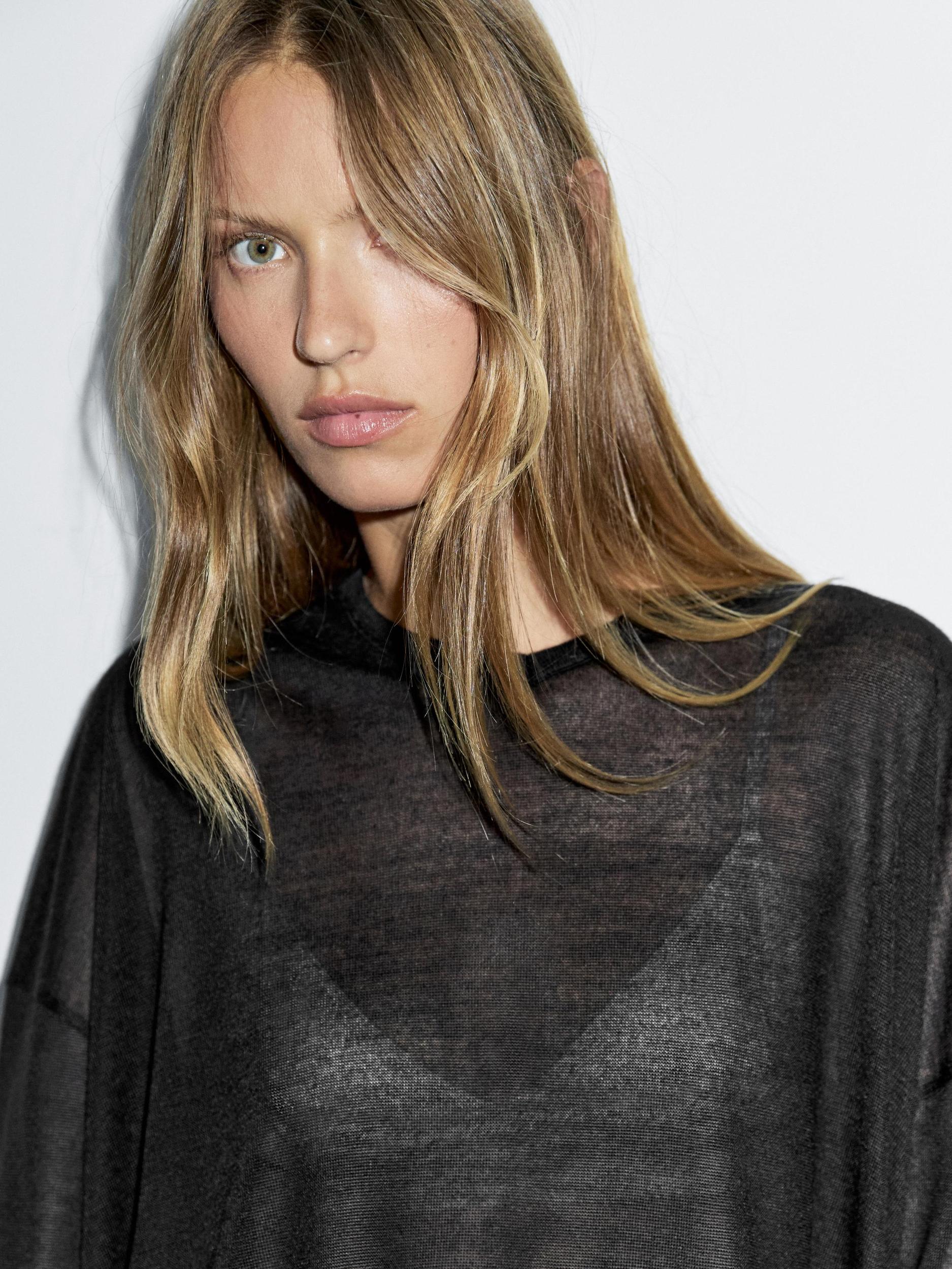 Loose-fitting V-neck sweater Product Image