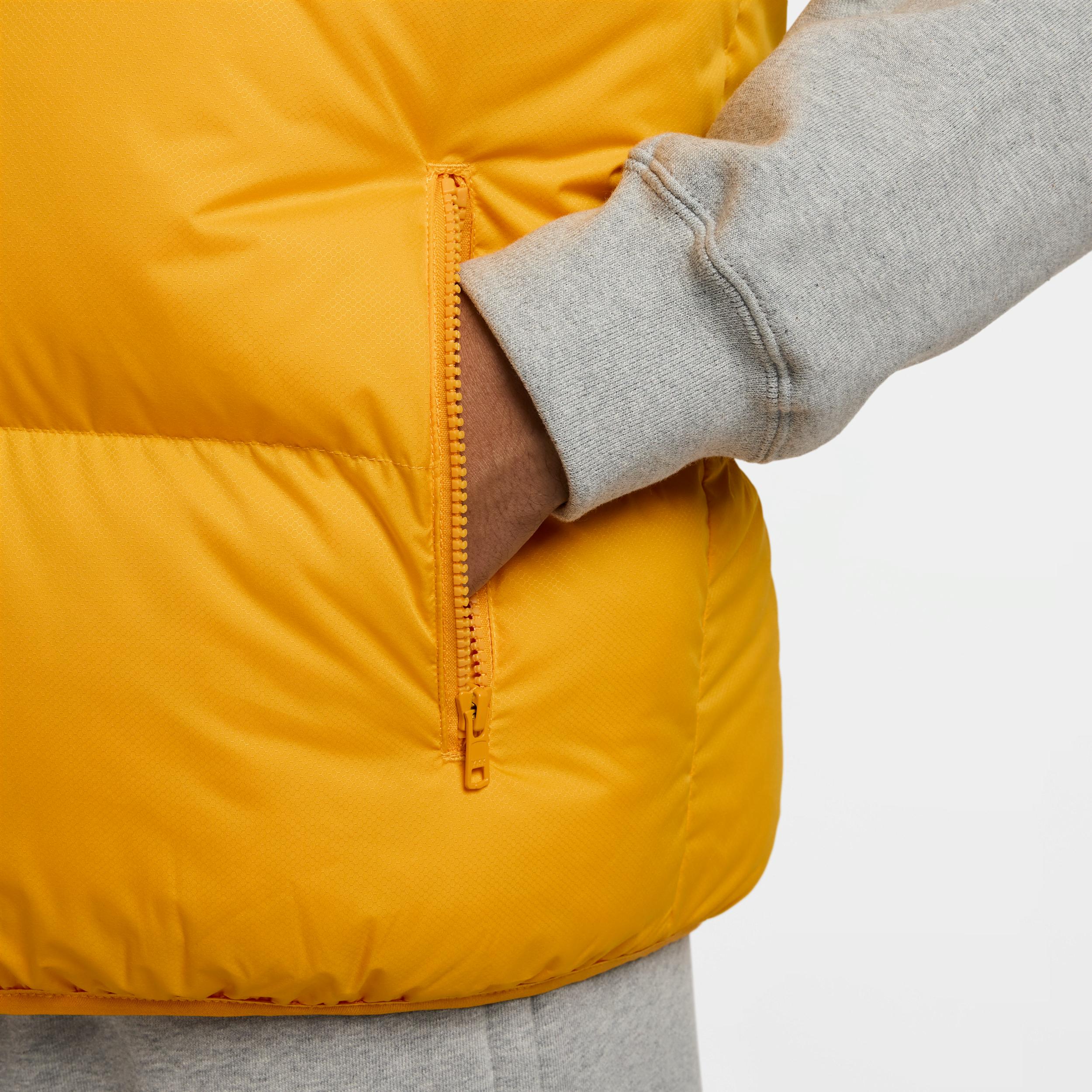 Nike Sportswear Club PrimaLoft® Men's Water-Repellent Puffer Vest Product Image