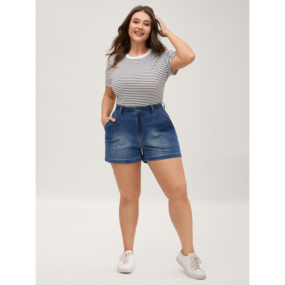 Plus Size Faded Straight-Leg Denim Shorts Women Midblue Medium stretch Casual Slanted pocket At the Office Denim Shorts BloomChic 30/6X Product Image
