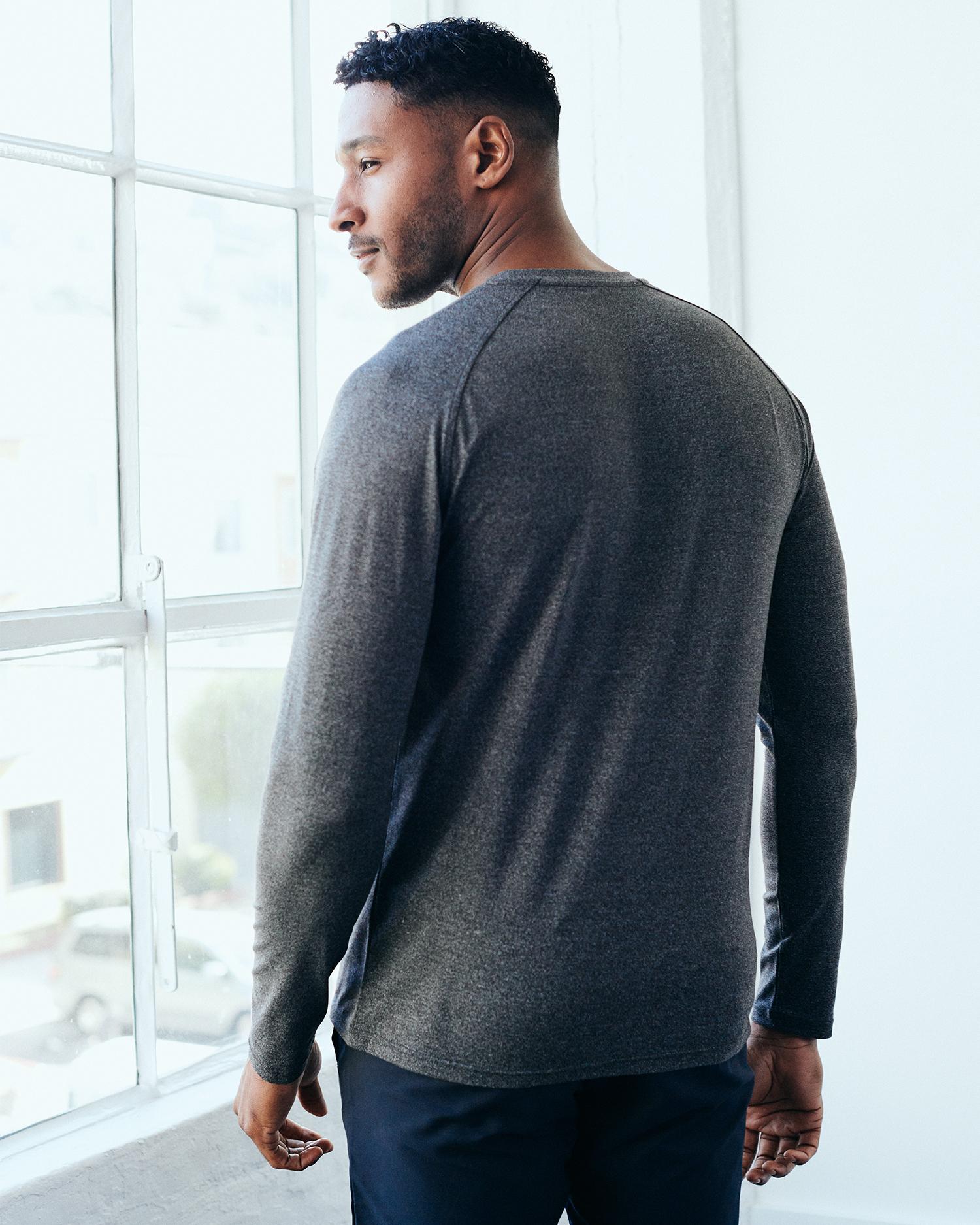 Quince | Men's Super Soft Performance Long Sleeve T-Shirt Flowknit Activewear, 100% Polyester Product Image