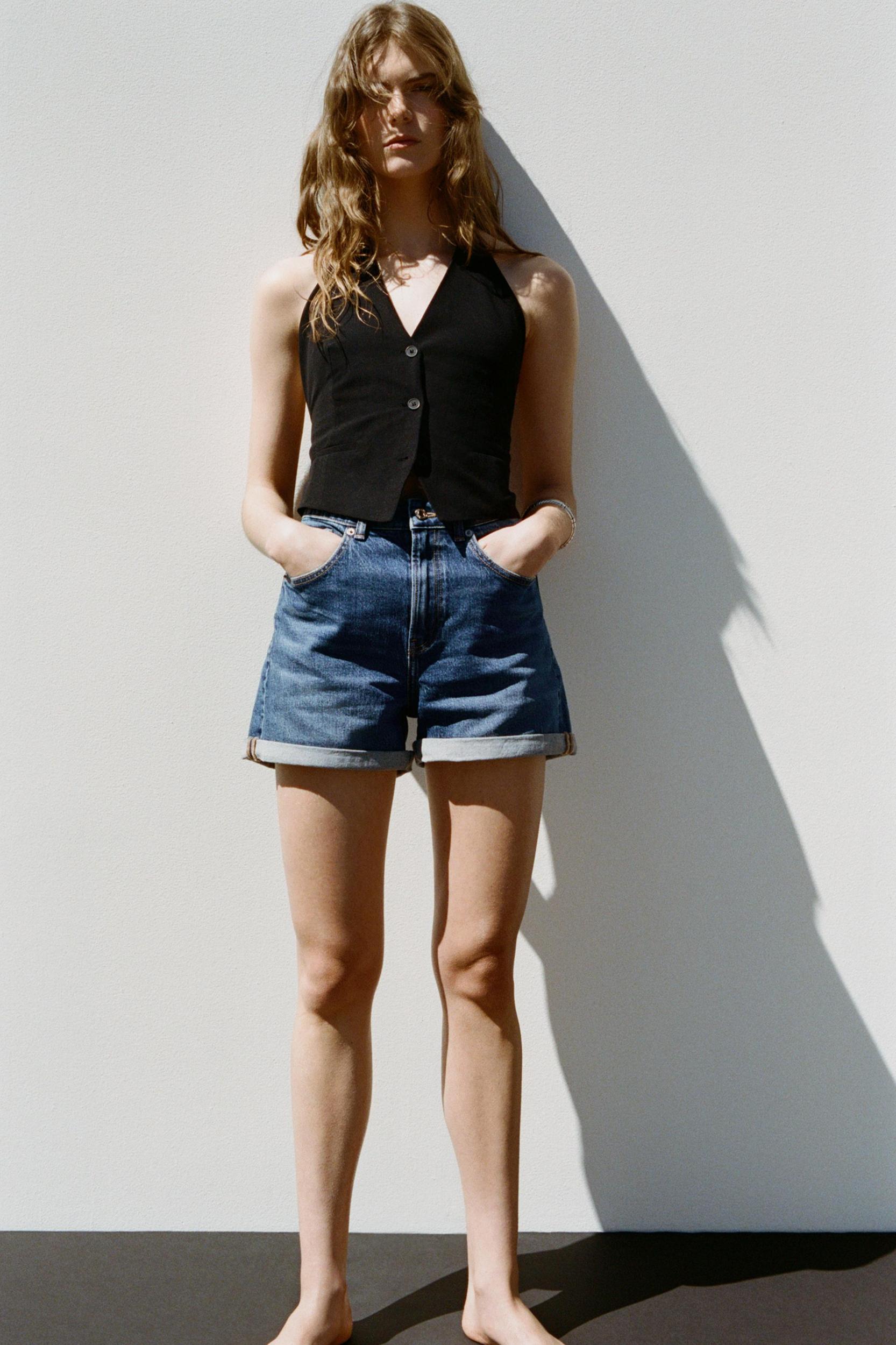 HIGH-WAISTED MOM FIT SHORTS Product Image