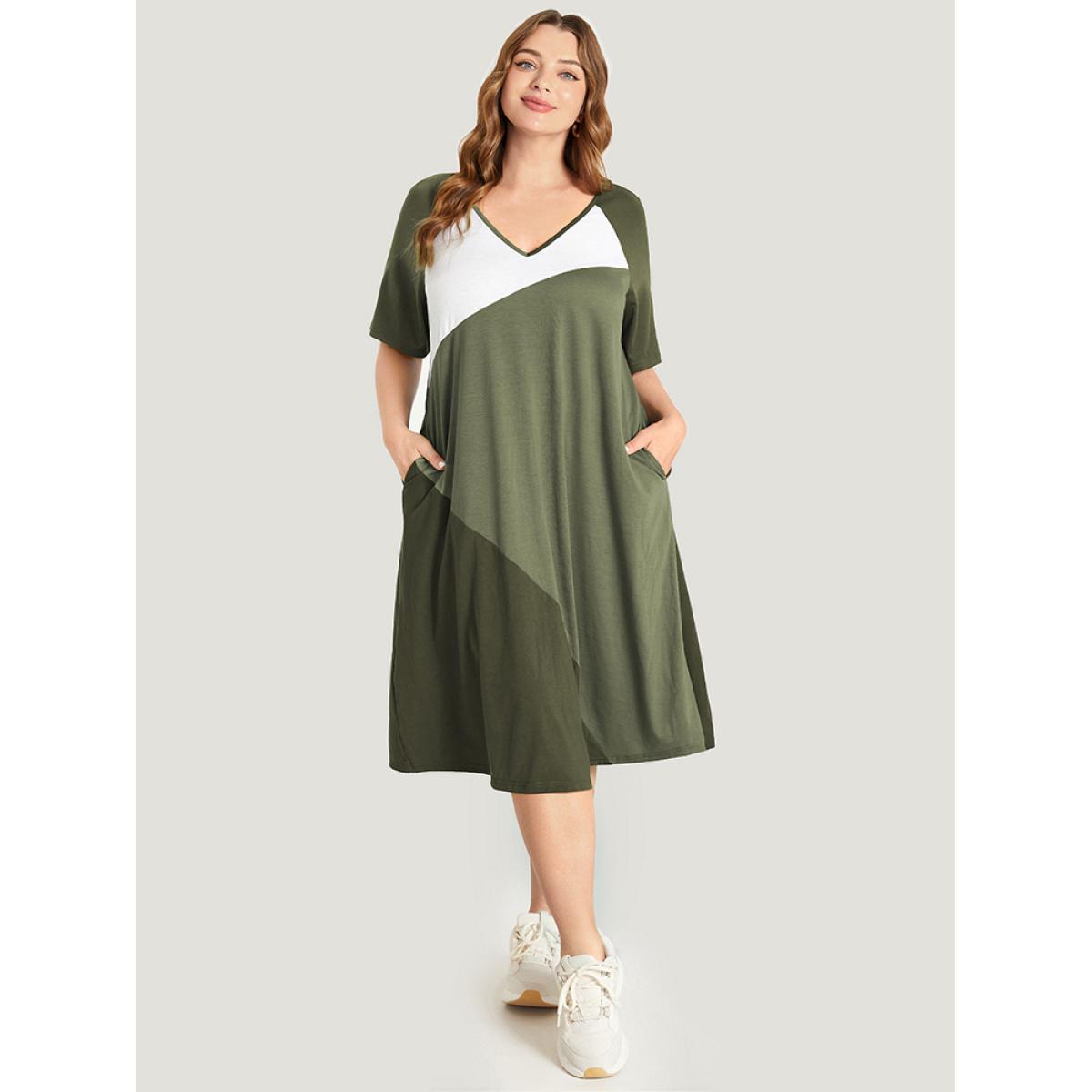 Plus Size Colorblock Contrast Pocket Raglan Sleeve Dress ArmyGreen Women Casual Contrast V-neck Short sleeve Curvy Knee Dress BloomChic 26/4X Product Image