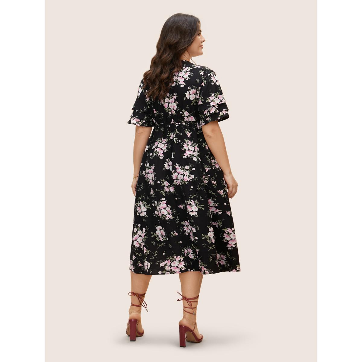 Plus Size Floral Elastic Waist Tiered Ruffle Sleeve Dress Black Women Romantic Tiered V-neck Short sleeve Curvy BloomChic 10/M Product Image
