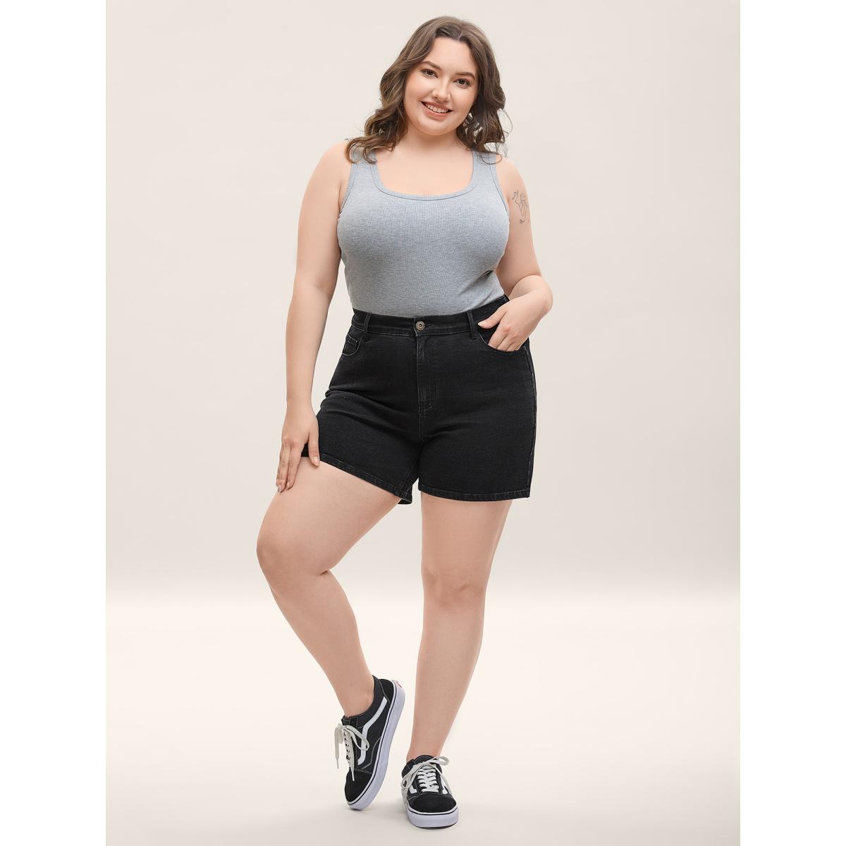 Plus Size Classic Cut Pocket Denim Shorts Women Denimblack Medium stretch Everyday-Casual Slanted pocket Denim Shorts BloomChic 22/3X Product Image