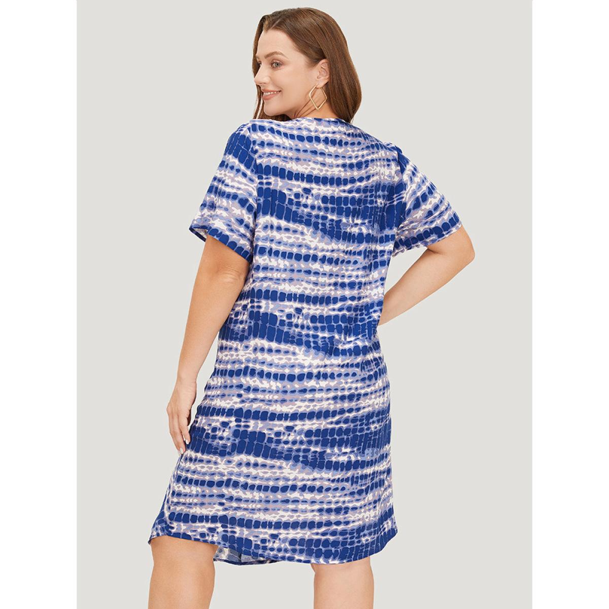 Plus Size Tie Dye Pocket Twist Front Curved Hem Dress Indigo Women Vacation Gathered Round Neck Short sleeve Curvy Knee Dress BloomChic 28/5X Product Image