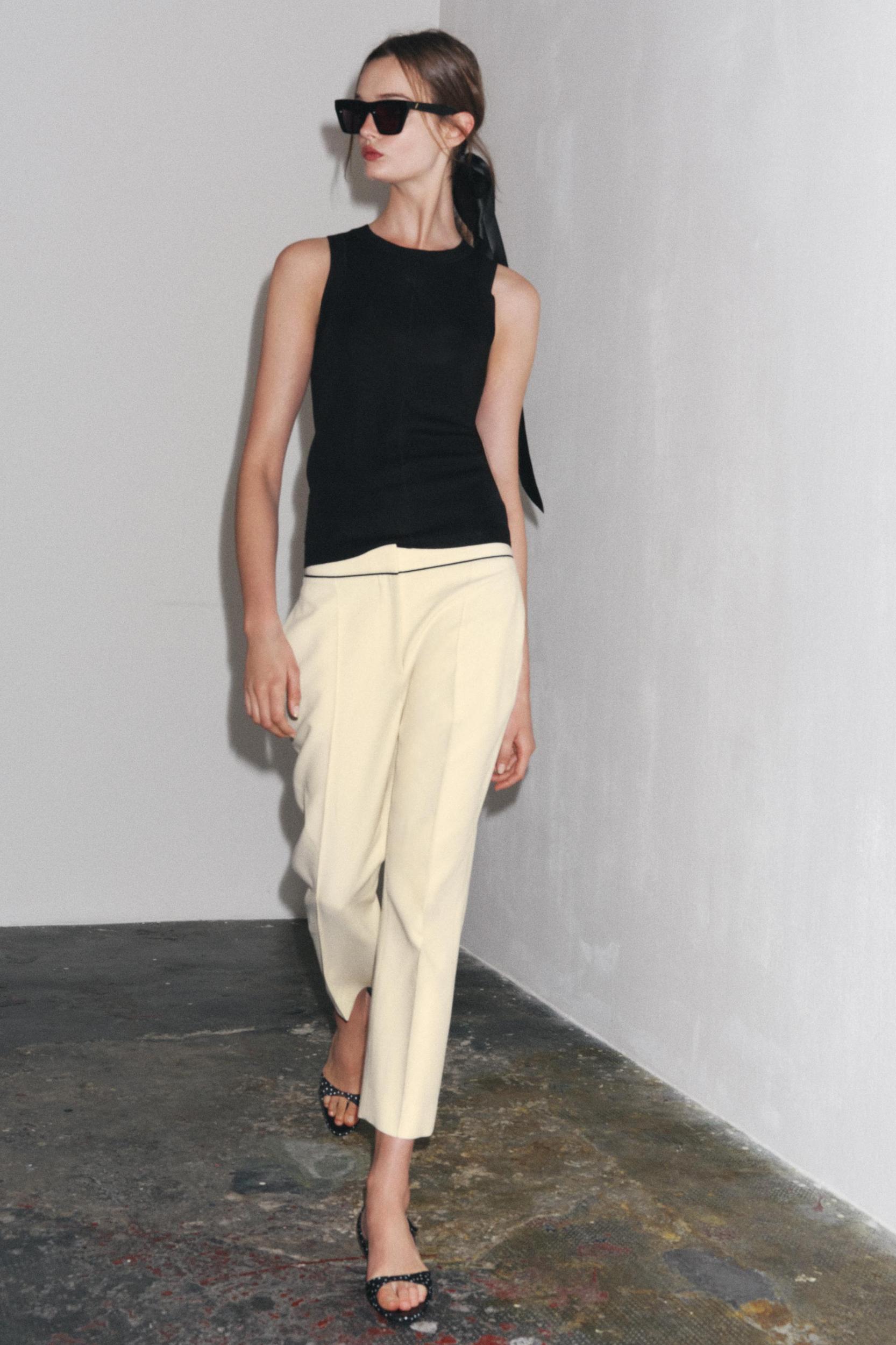 SLEEVELESS BASIC KNIT TOP Product Image