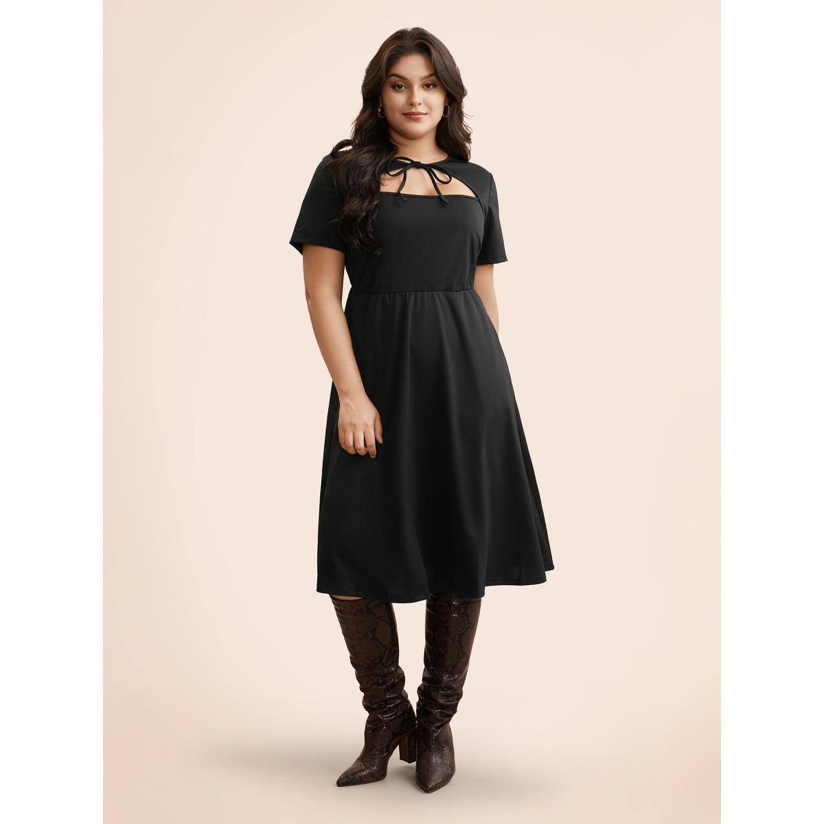 Plus Size Plain Cut Out Tie Knot Dress Black Women Casual Tie knot Round Neck Short sleeve Curvy BloomChic 18-20/2X Product Image