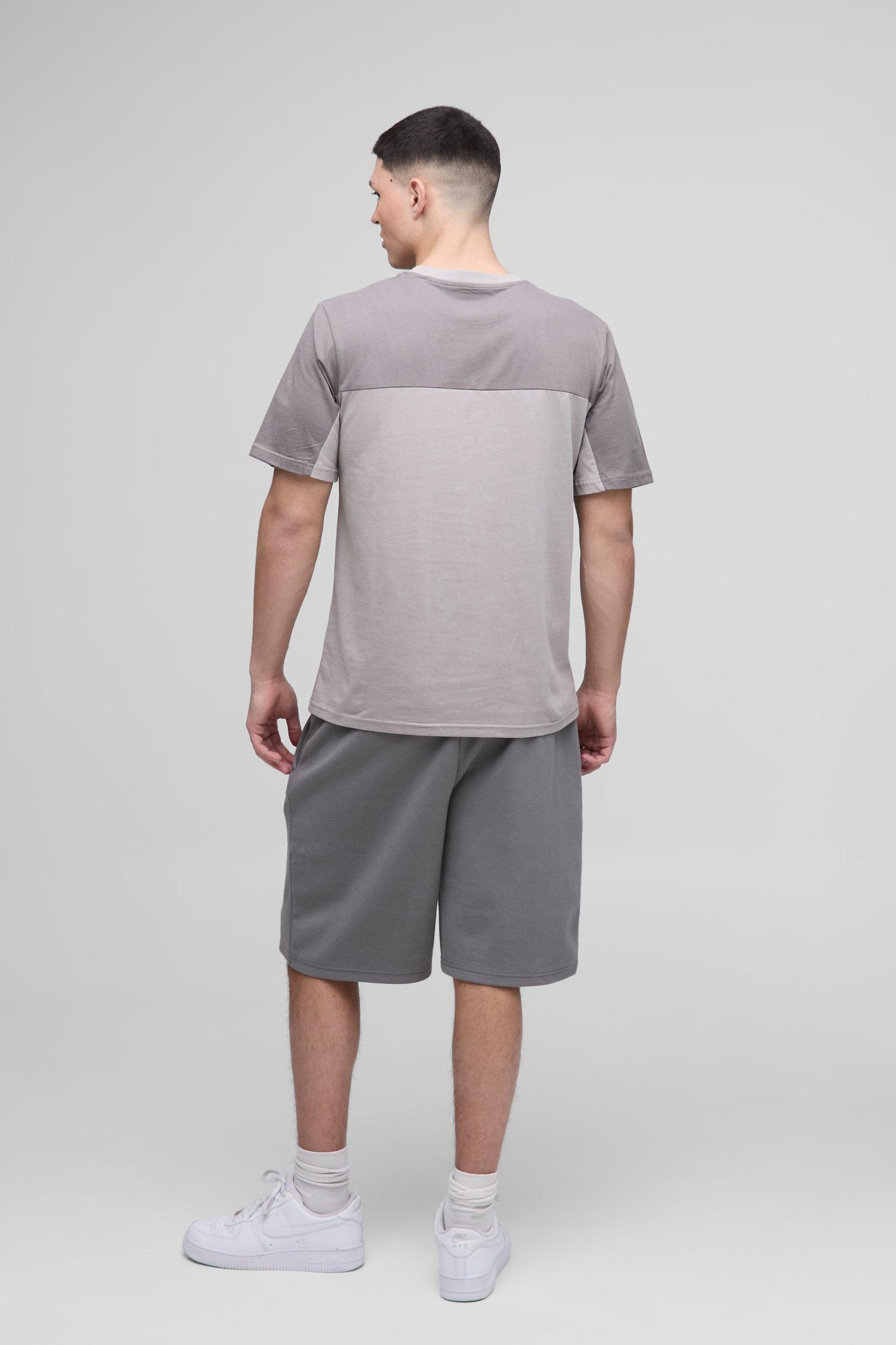 Regular Fit Man Colour Block T-Shirt | boohooMAN USA Product Image