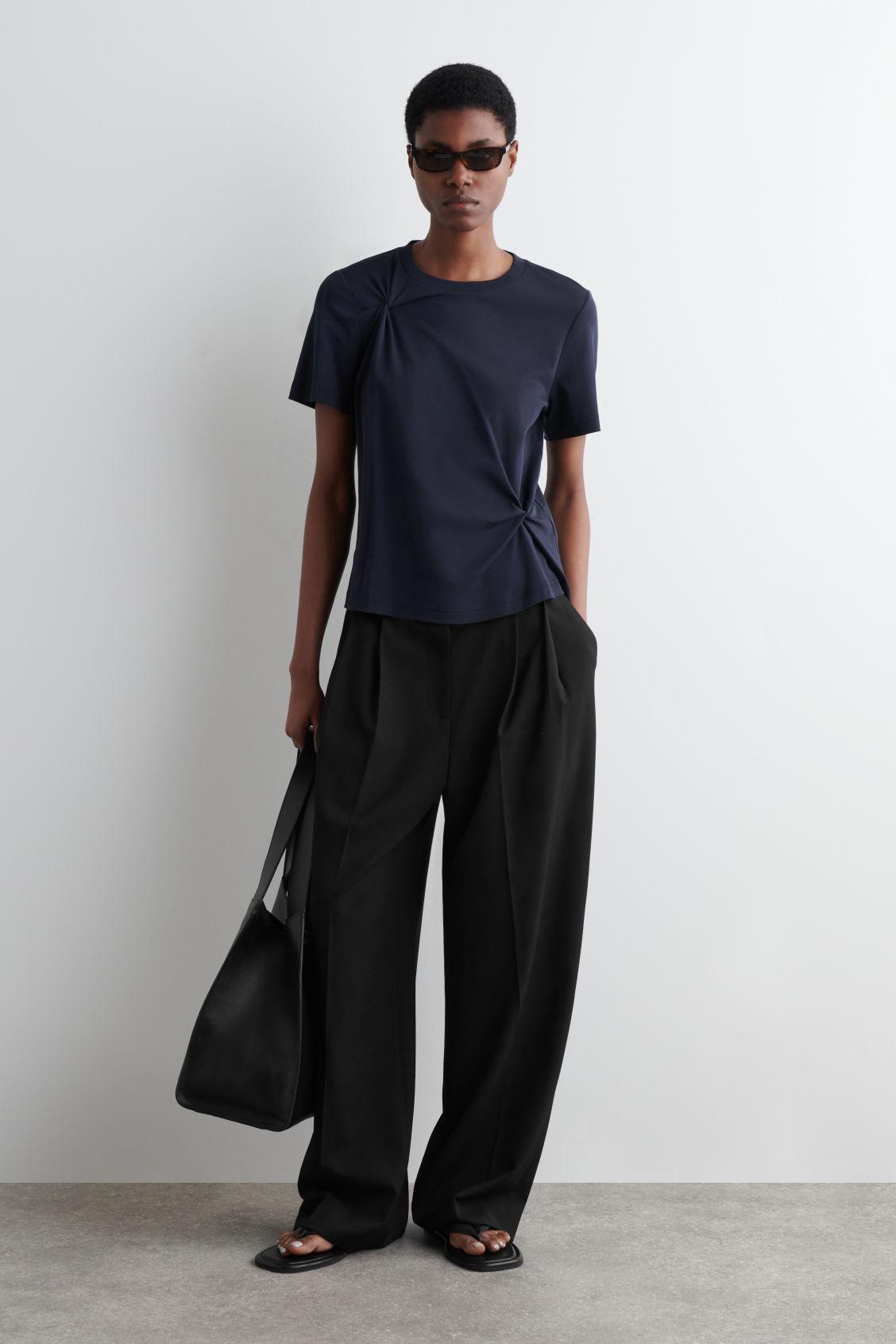 KNOT-DETAIL T-SHIRT Product Image